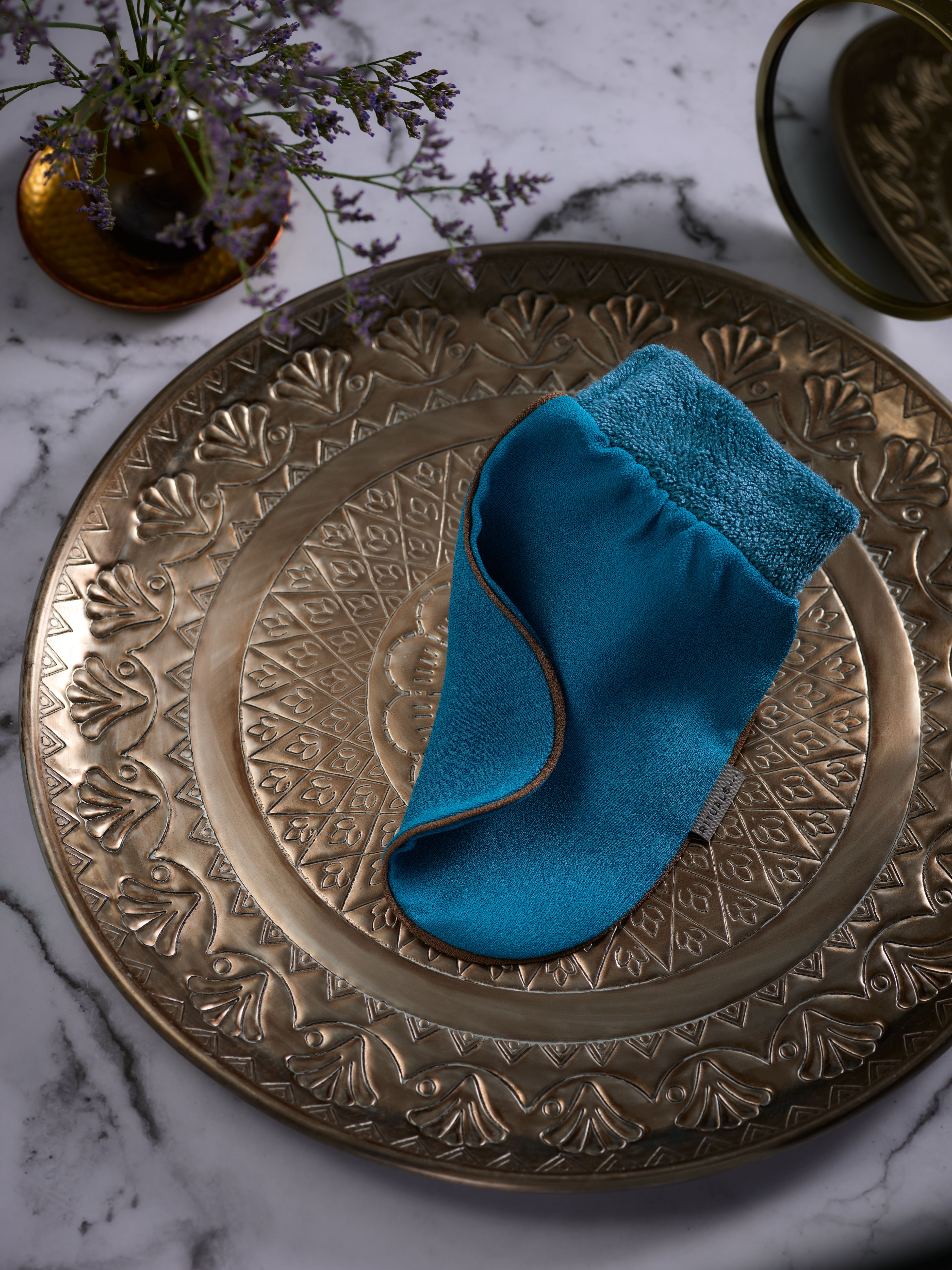 Hammam Kessa Glove Lifestyle with Product