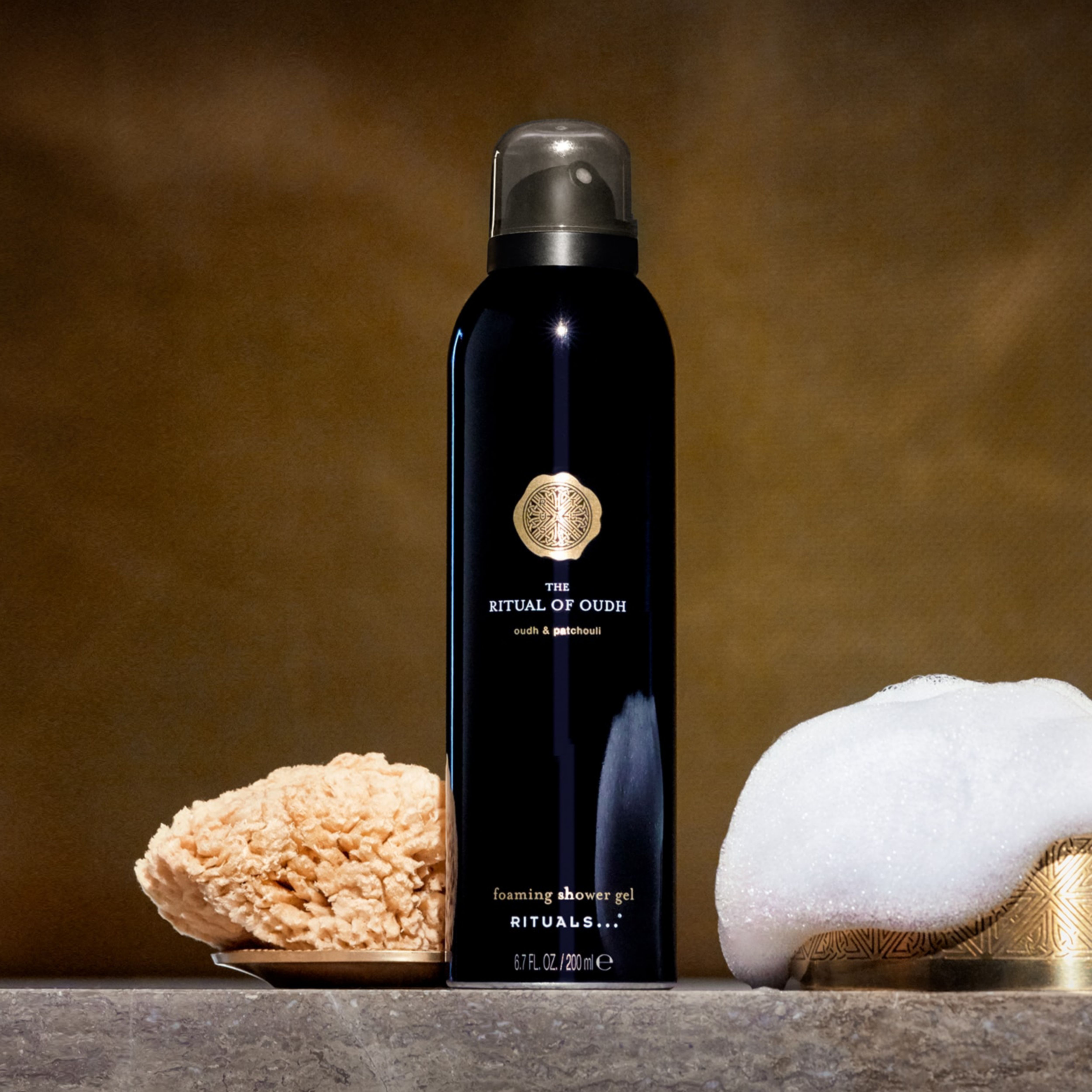 The Ritual of Oudh Foaming Shower Gel Lifestyle How to Use