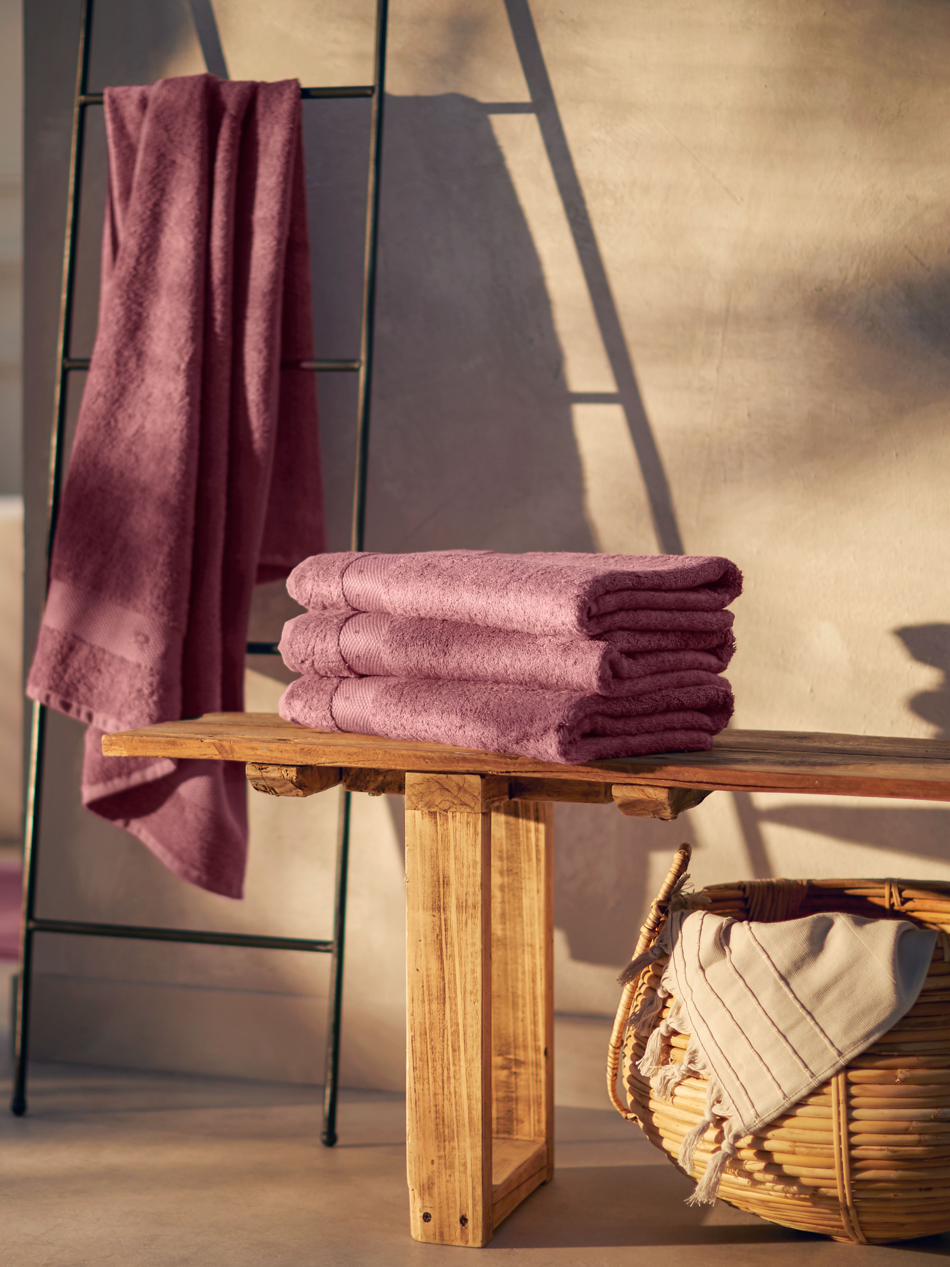 Super Smooth Cotton Bath Towel 70x140cm Powder Pink Lifestyle with Product