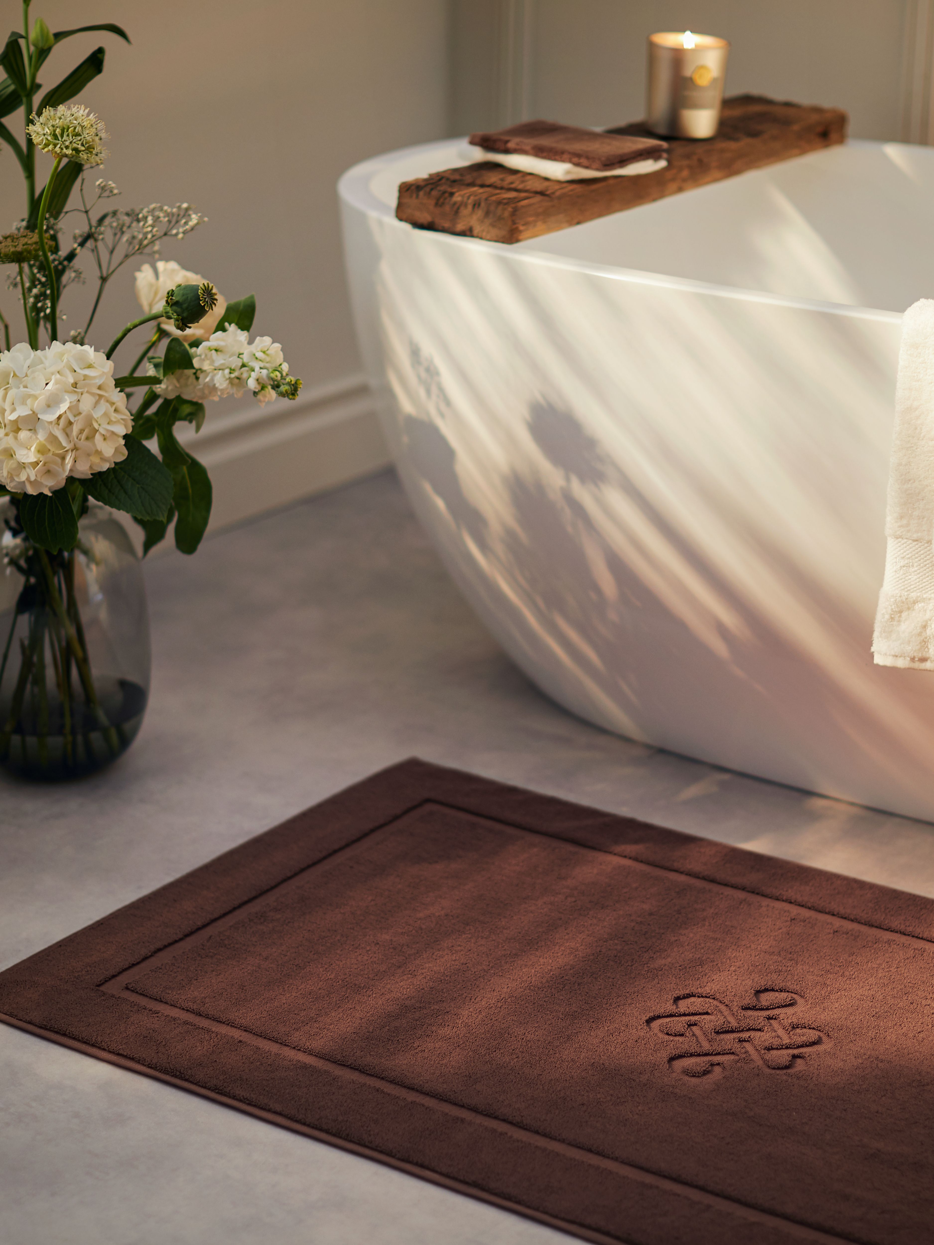 Bath oil vs bath foam: Which should you choose
