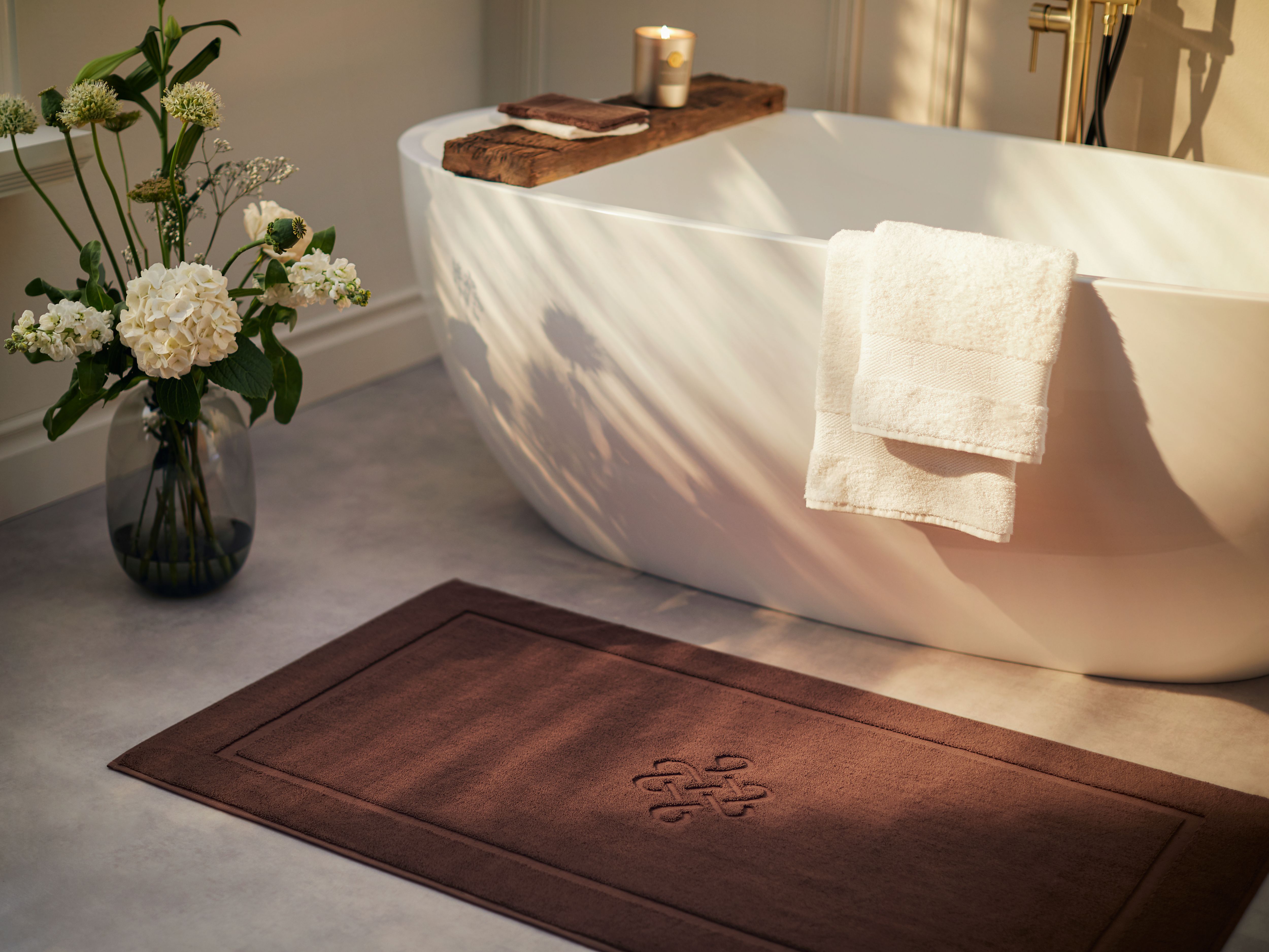 Bath oil vs bath foam: Which should you choose