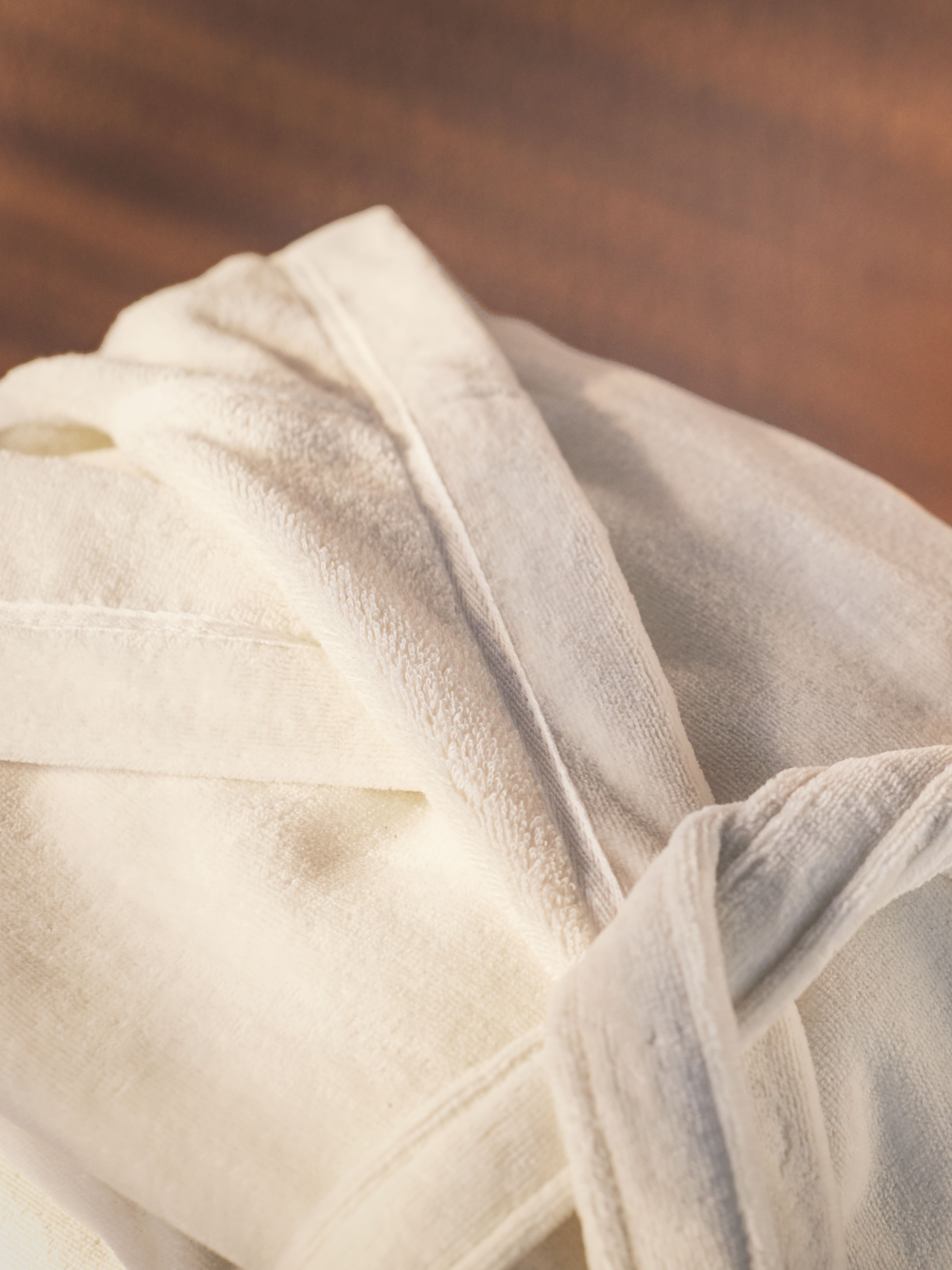 Super Smooth Cotton Bathrobe Men L Off White Lifestyle with Product Elements