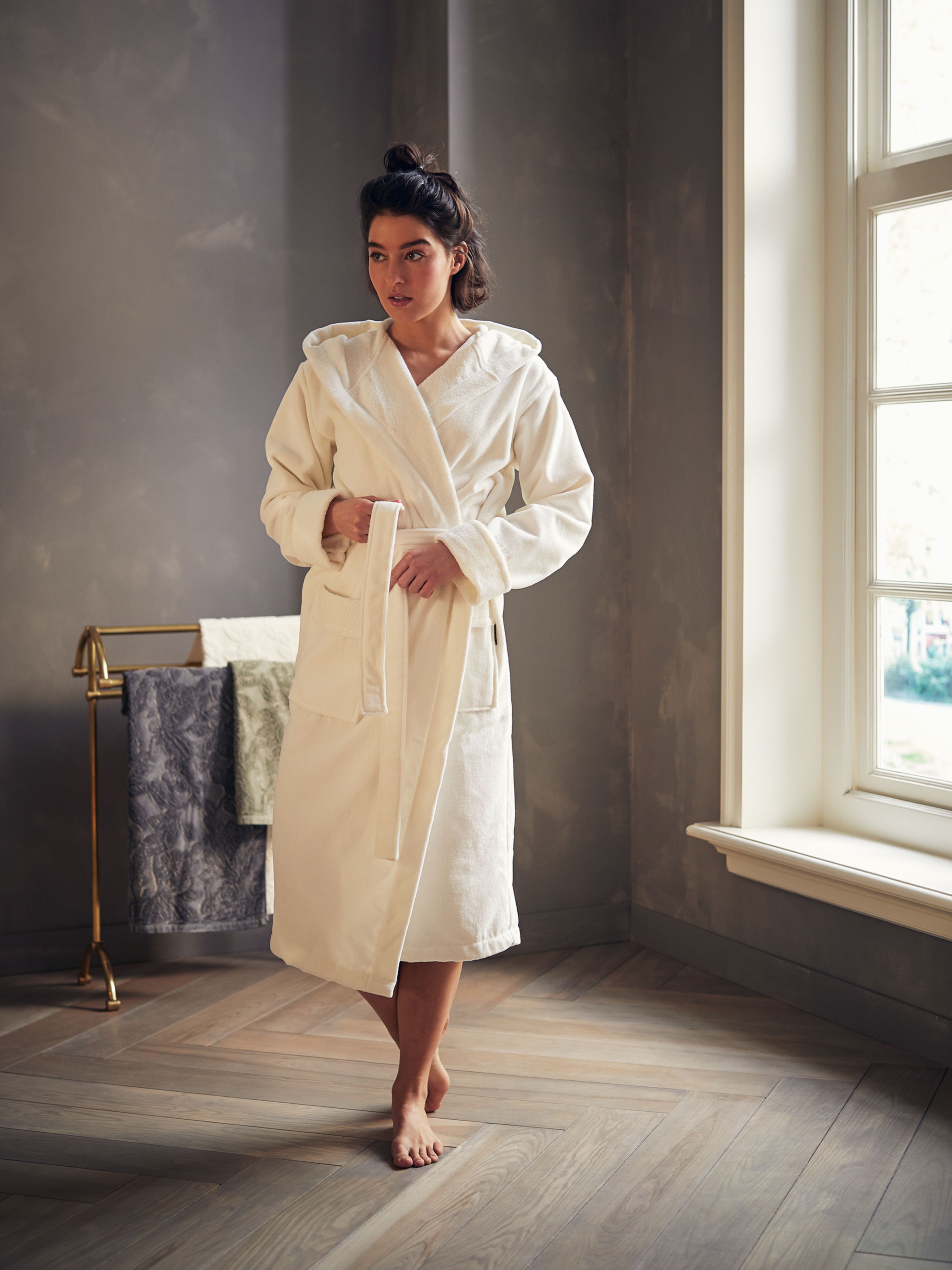 Super Smooth Cotton Bathrobe Women L Off White Lifestyle with Model and Packshot