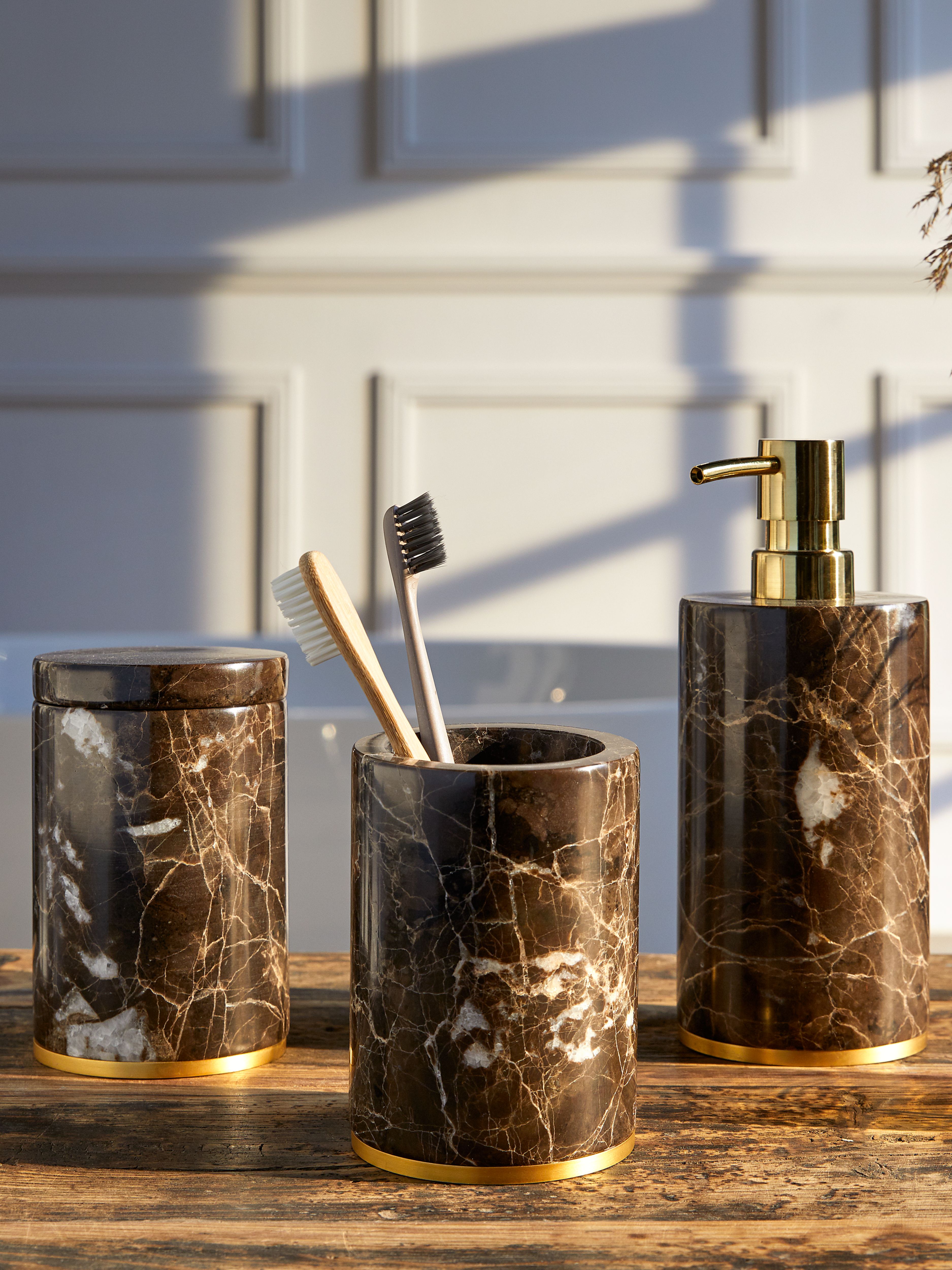 Dedaine Toothbrush Holder Brown Marble Lifestyle with Product