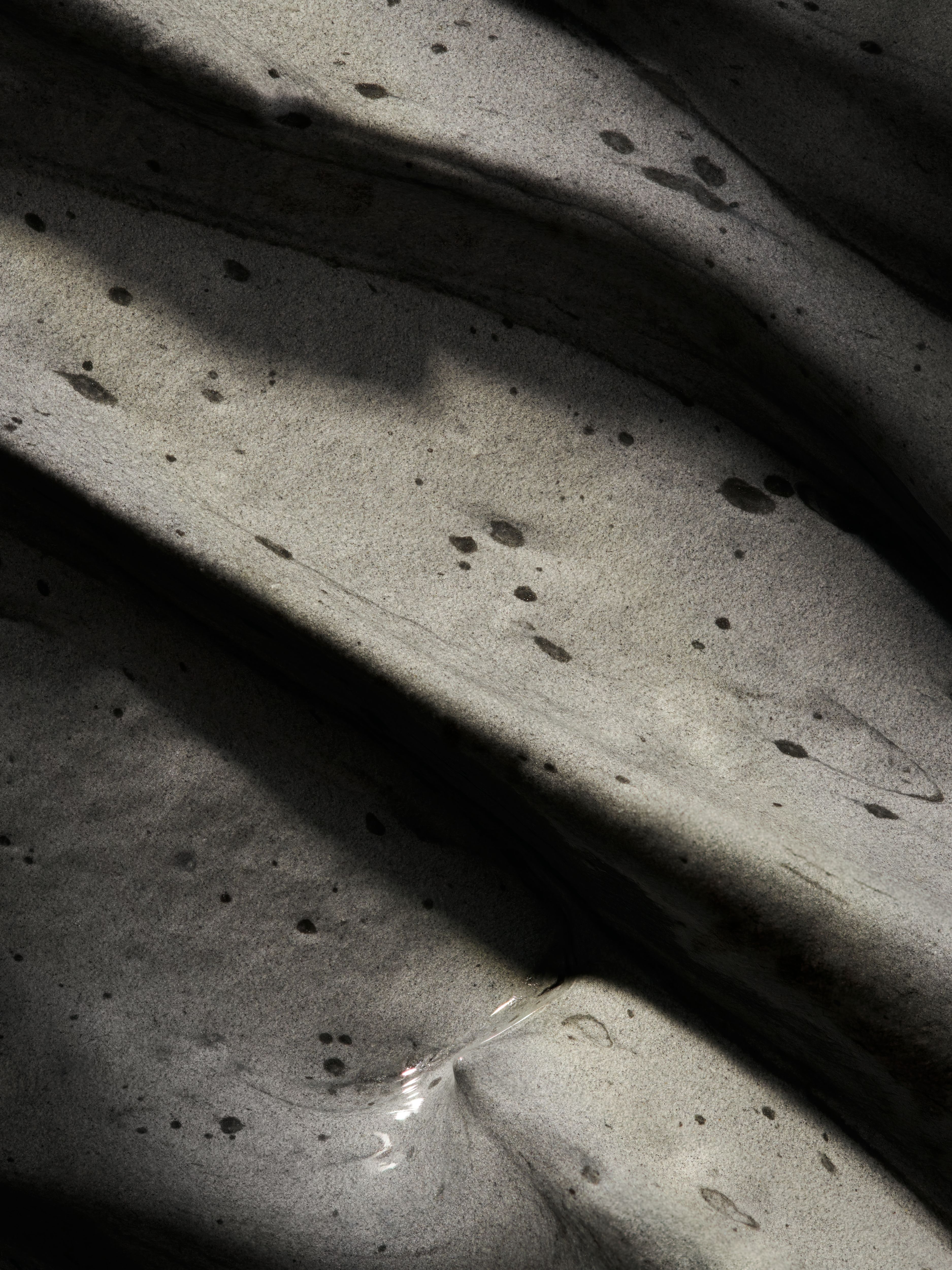 The Ritual of Namaste Purifying Charcoal Wonder Mask Texture Image
