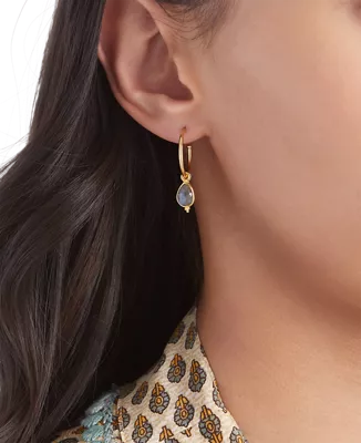 vergulde oorringen met edelsteen