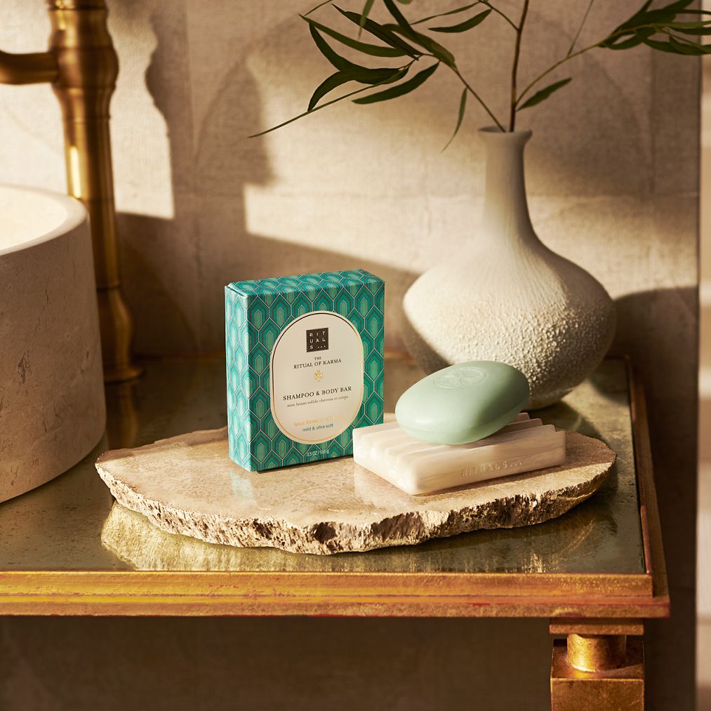 https://rituals.scene7.com/is/image/rituals/1115502-rituals-27-karma-2023-shampoo-shower-bar:Square?resMode=sharp2&wid=1013&hei=1013