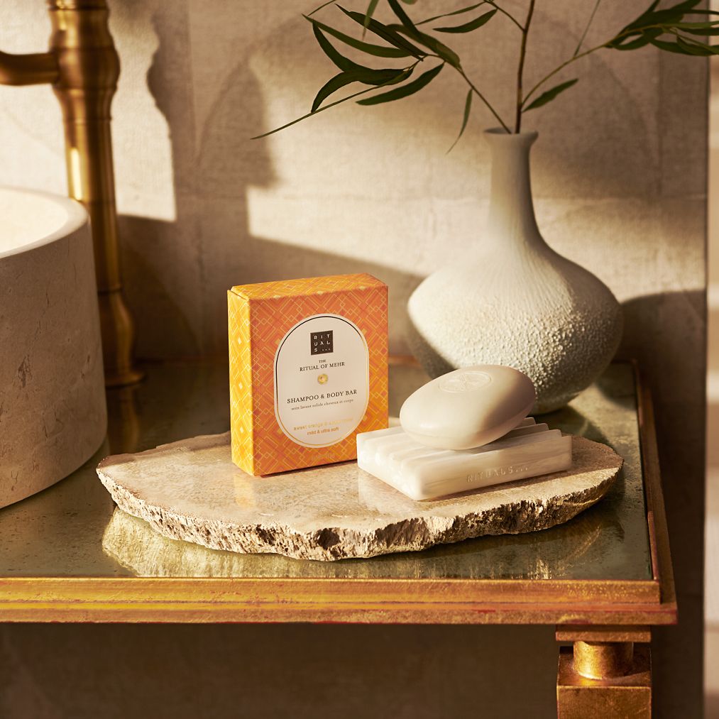 https://rituals.scene7.com/is/image/rituals/1115509-rituals-28-mehr-2023-shampoo-shower-bar:Square?resMode=sharp2&wid=1013&hei=1013