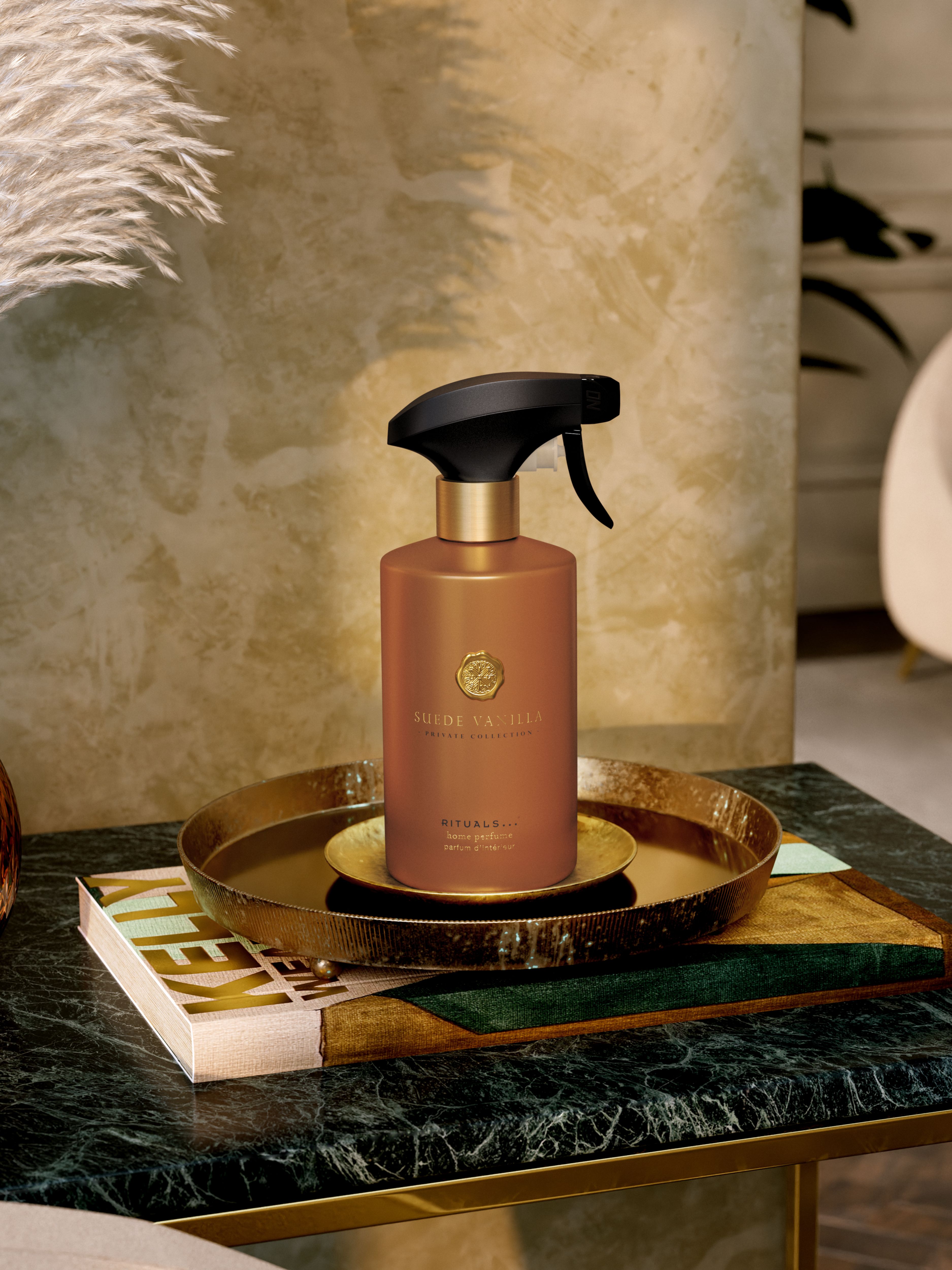 Suede Vanilla Parfum d'Interieur Lifestyle with Product