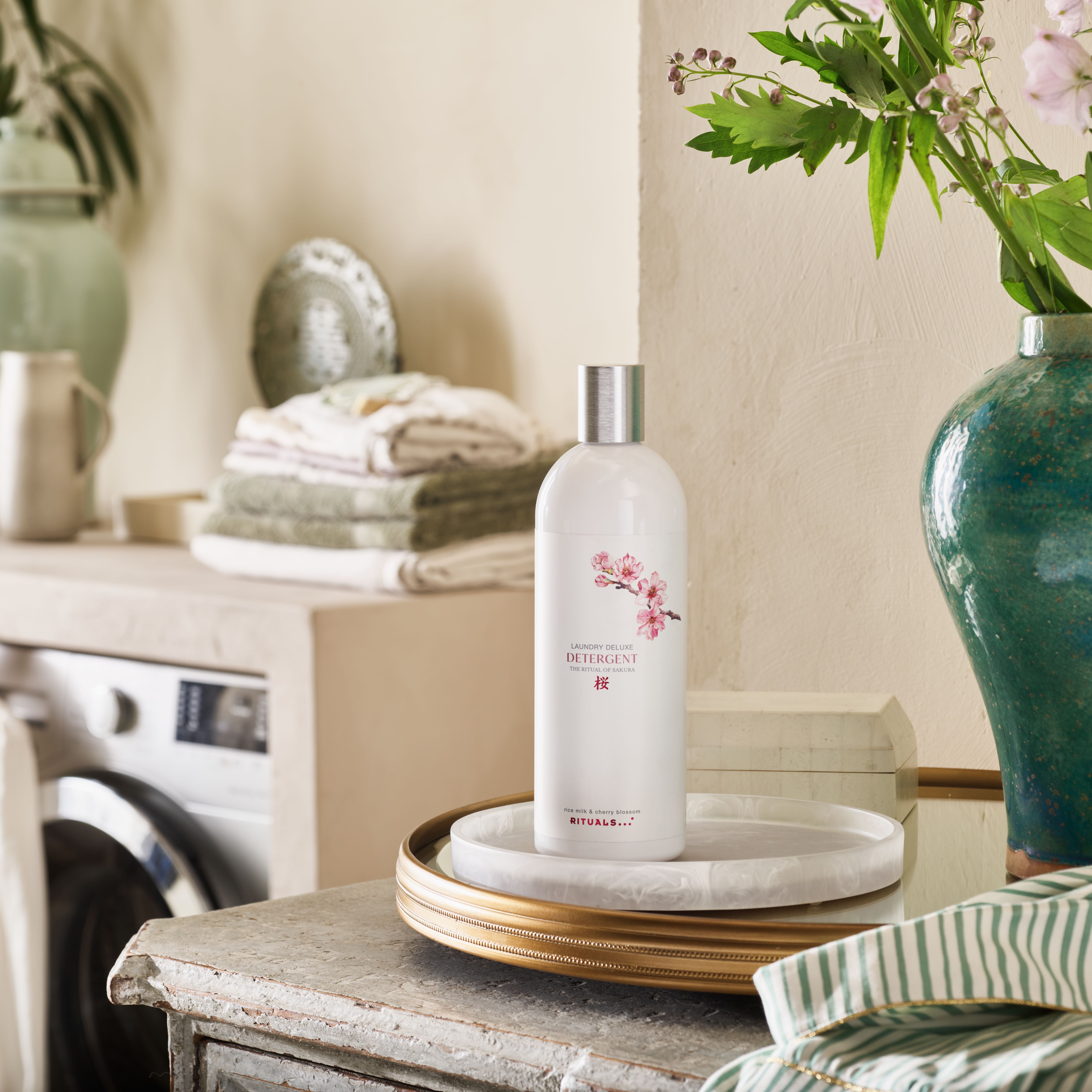 The Ritual of Sakura Detergent 1000ml Lifestyle with Product