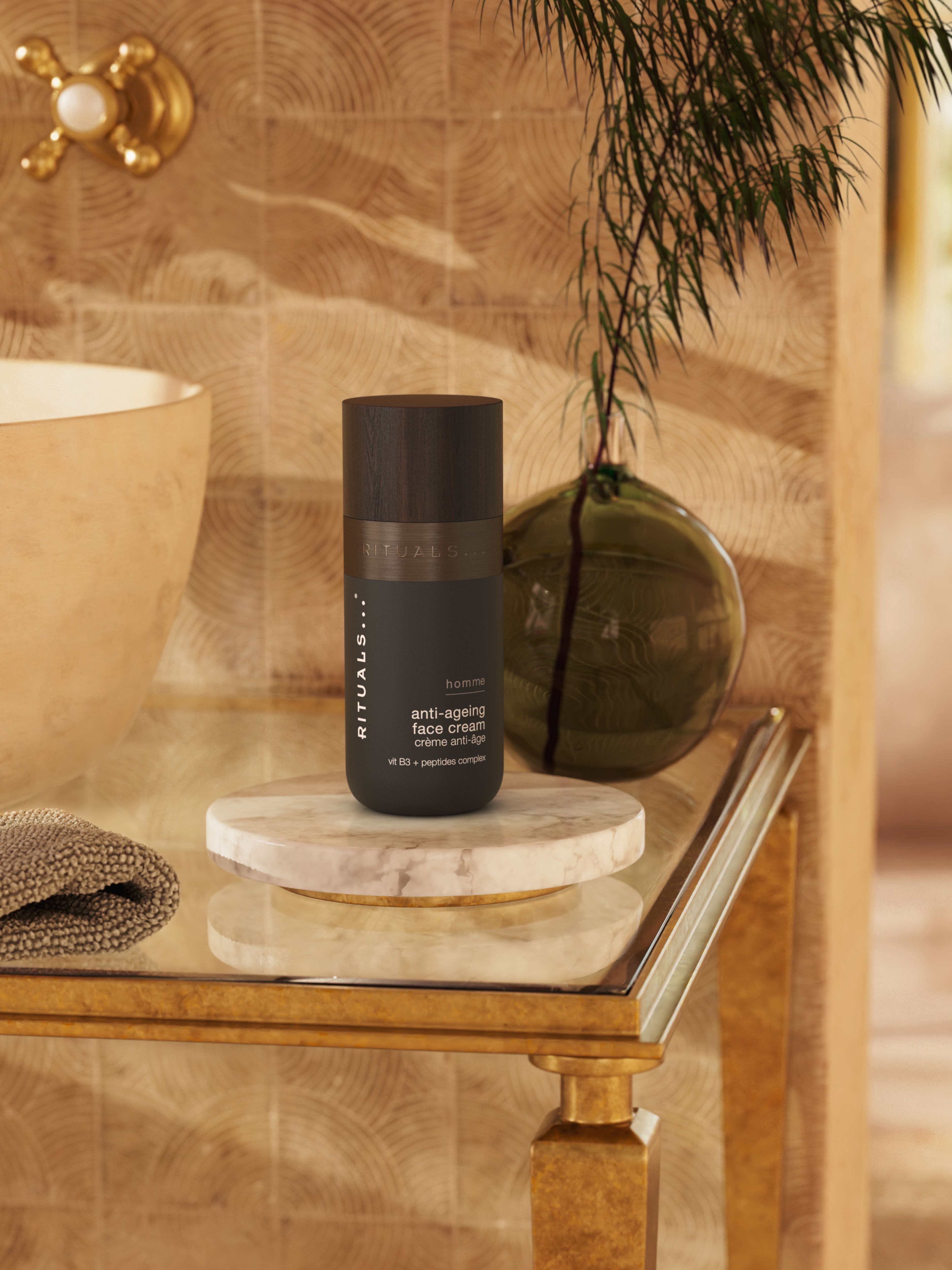 Homme Anti-Ageing face cream Lifestyle with Product