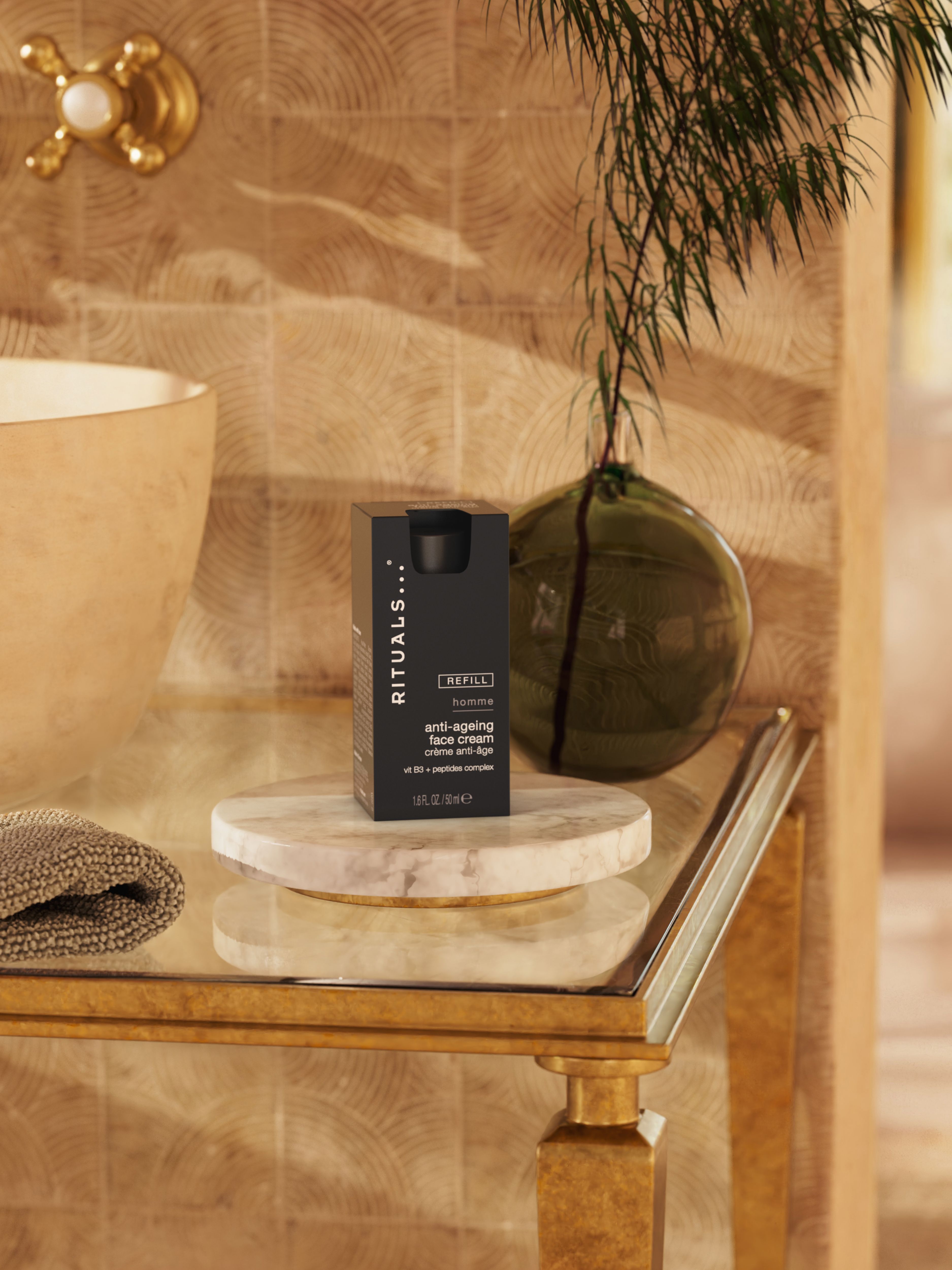 Homme Anti-Ageing face cream refill Lifestyle with Product