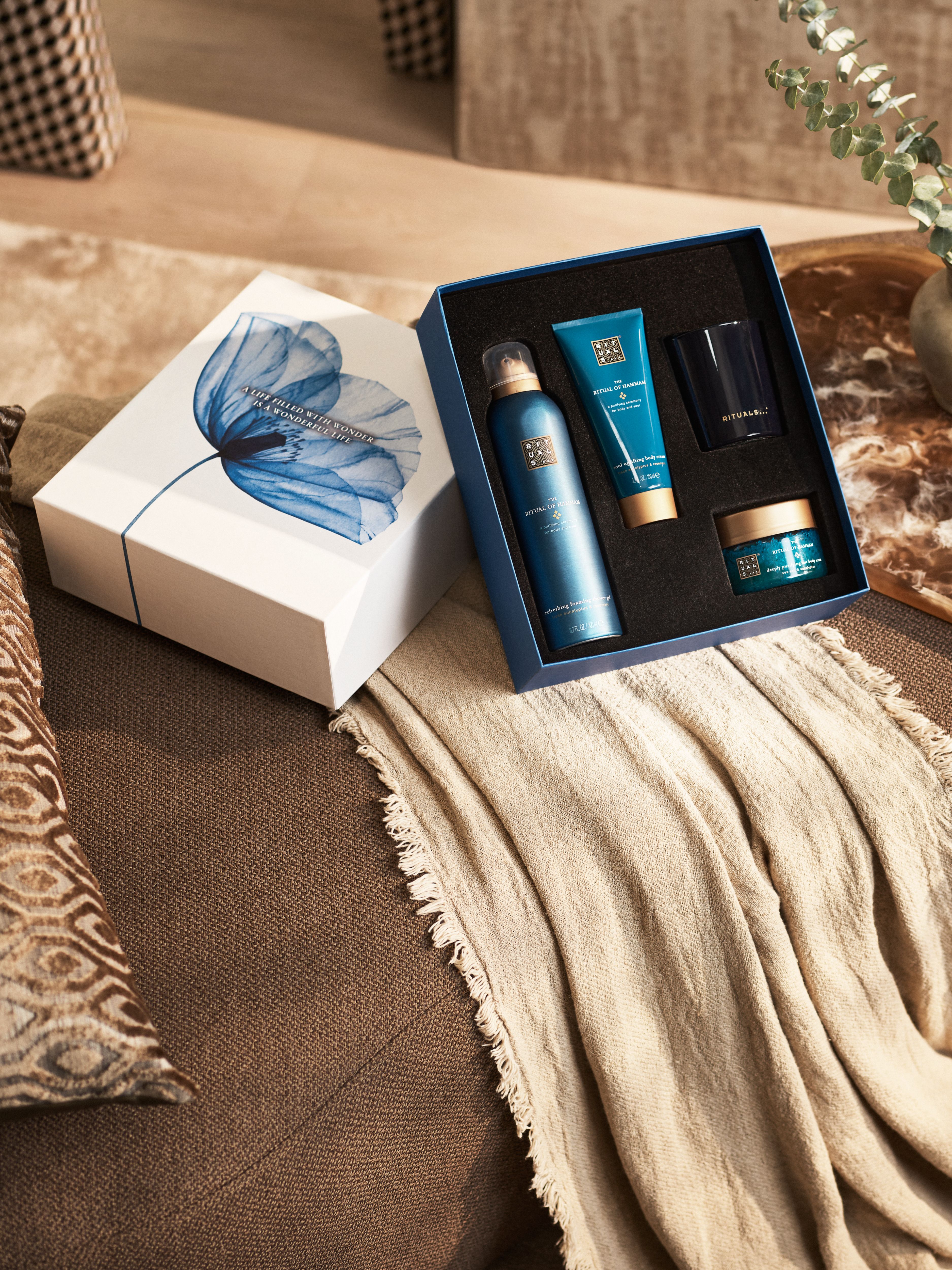 The Ritual of Hammam - Medium Gift Set 2023 Lifestyle with Open Pack