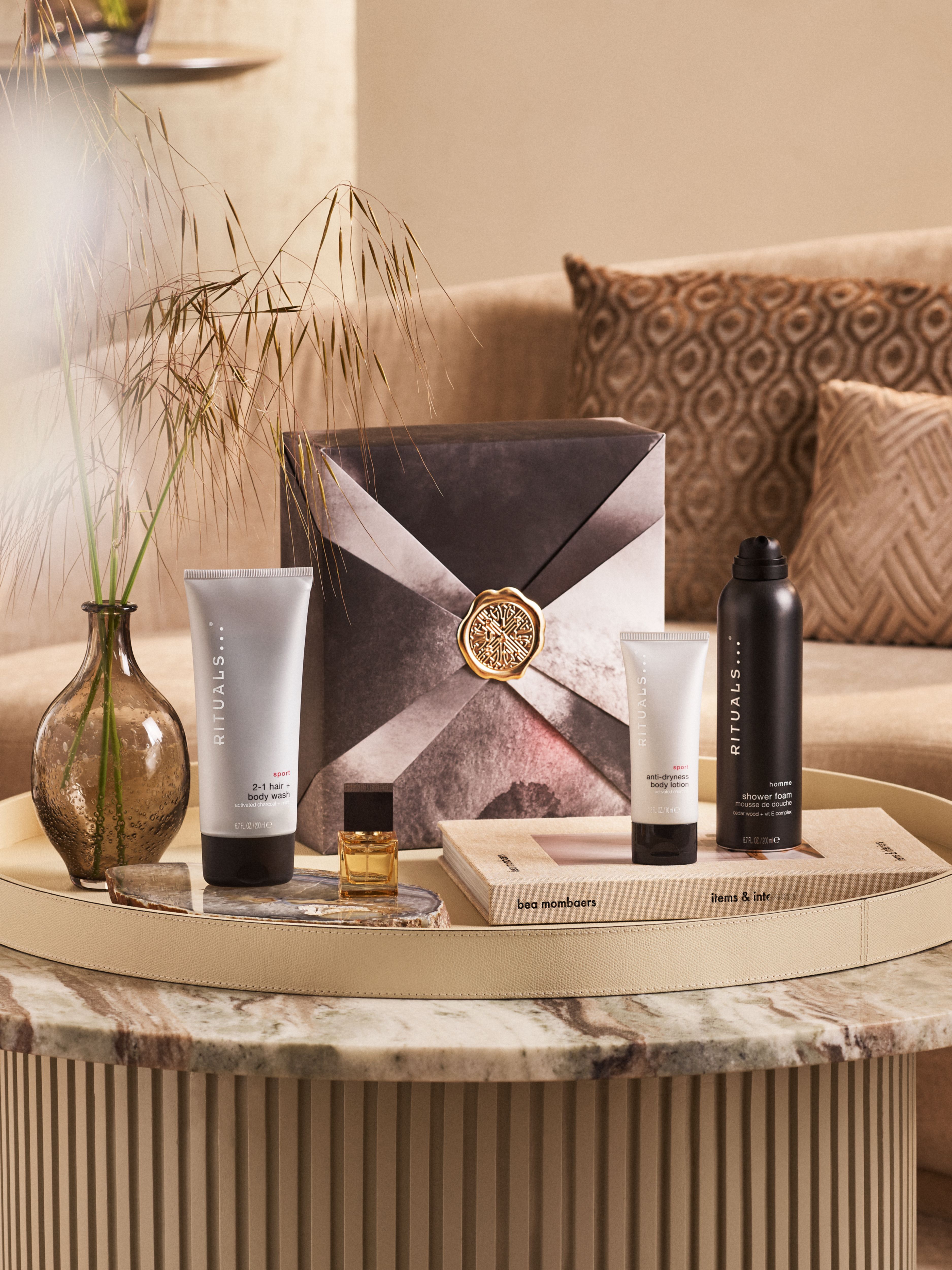 Rituals Homme - Medium Gift Set 2023 Lifestyle with Closed Pack