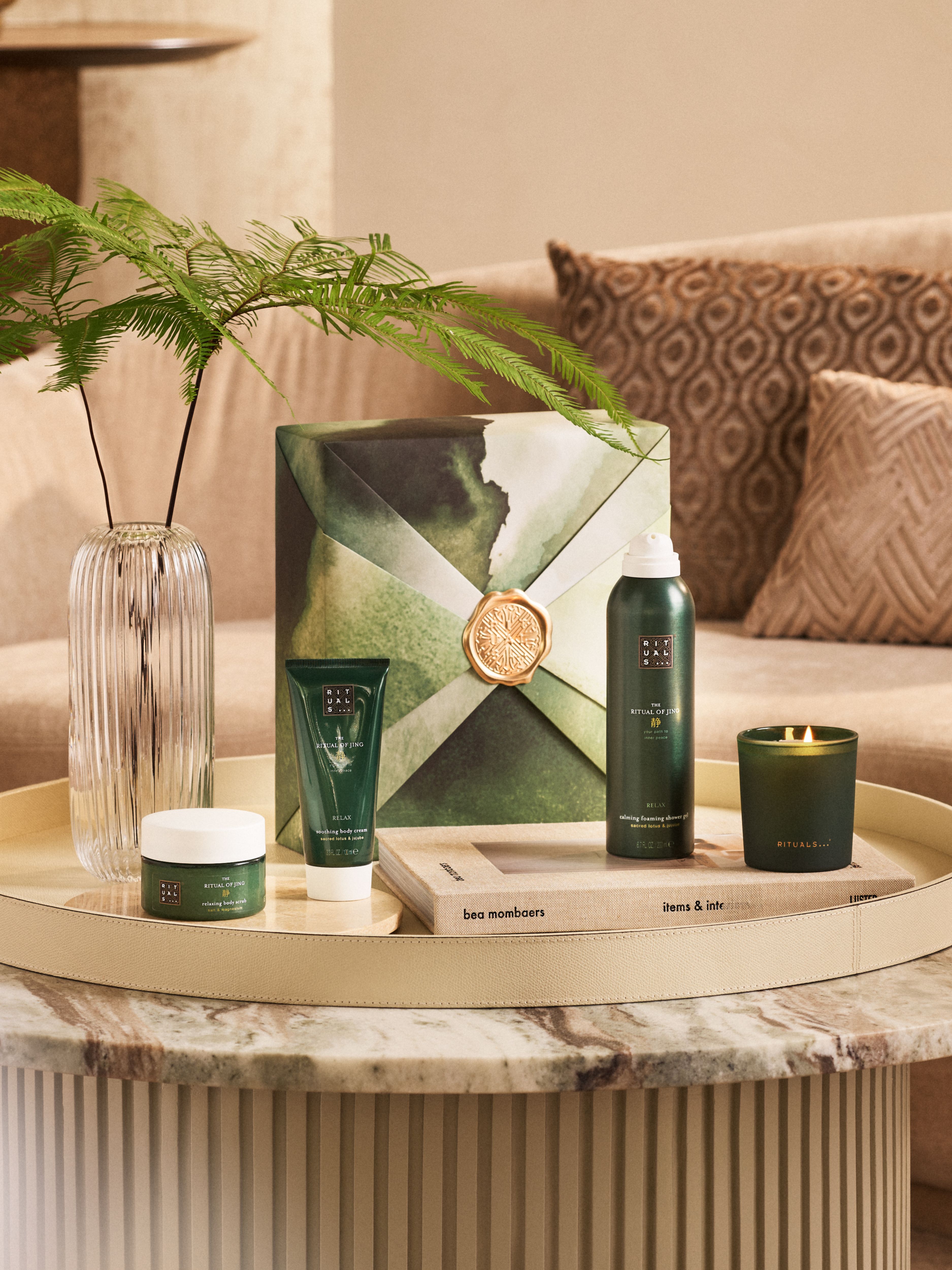 The Ritual of Jing Foaming Shower Gel Lifestyle with Closed Pack