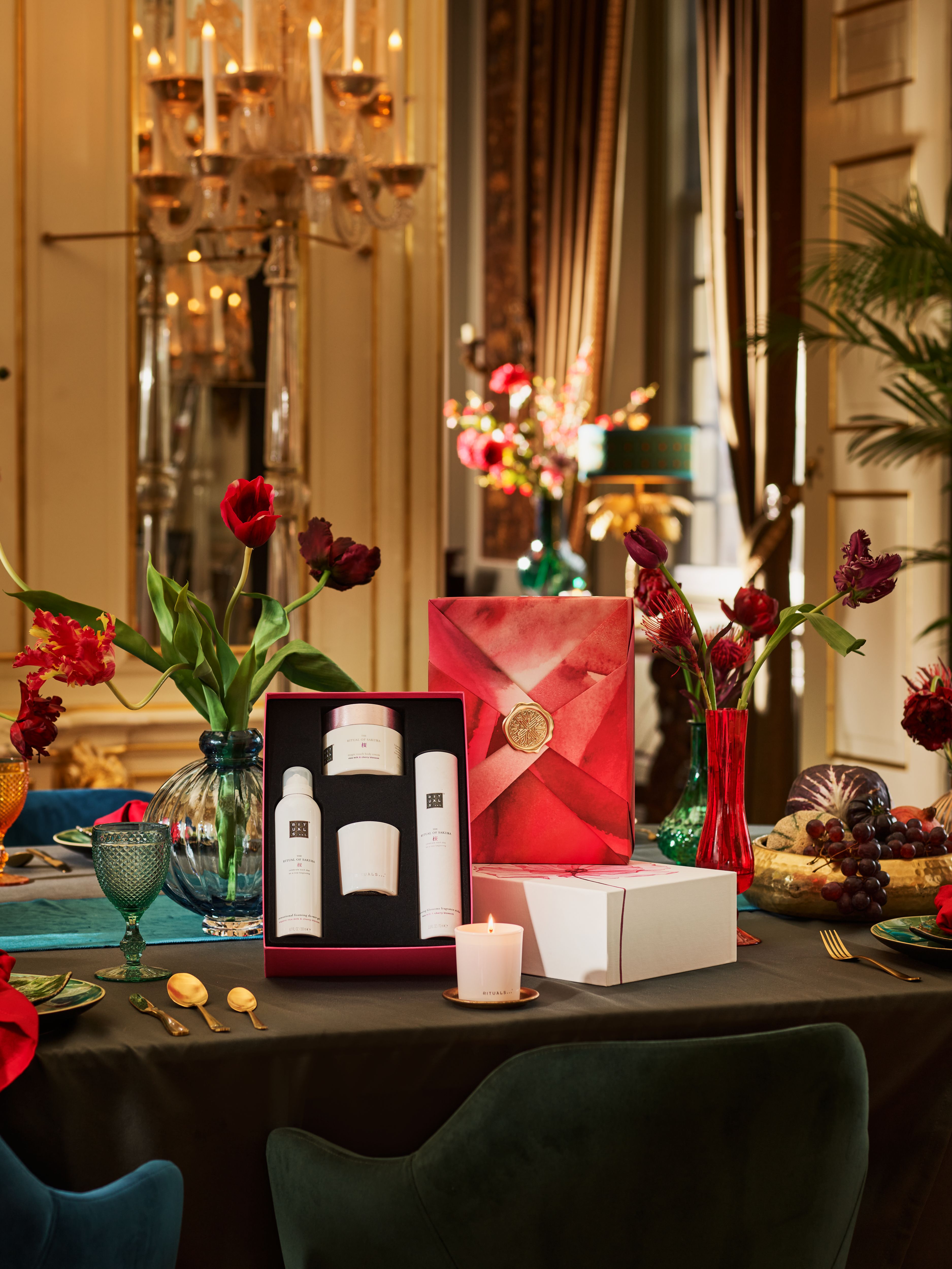 The Ritual of Sakura - Large Gift Set 2023 Lifestyle with Product