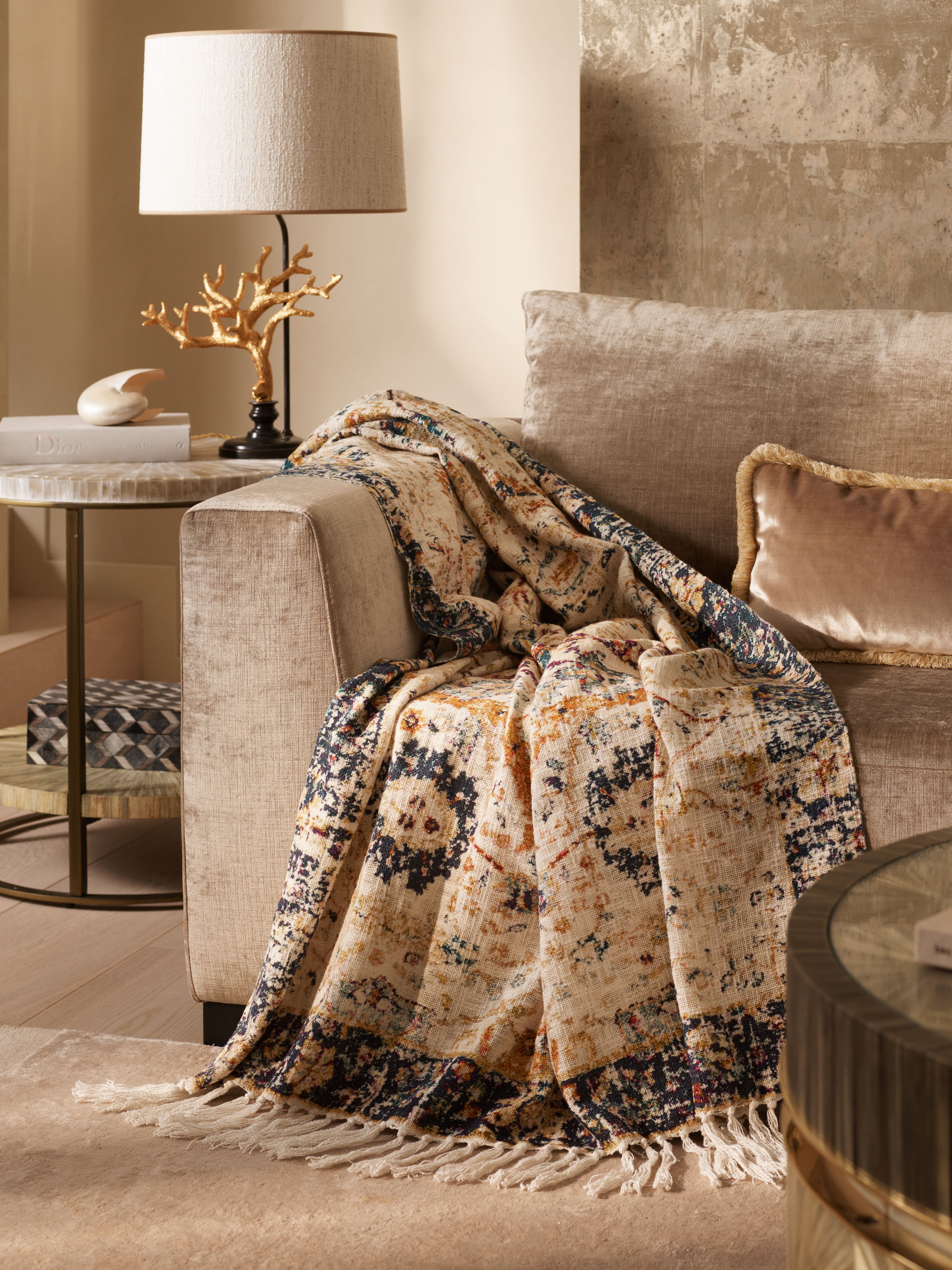 Shiraz Throw Blue Border 130 x 170 cm Lifestyle with Product