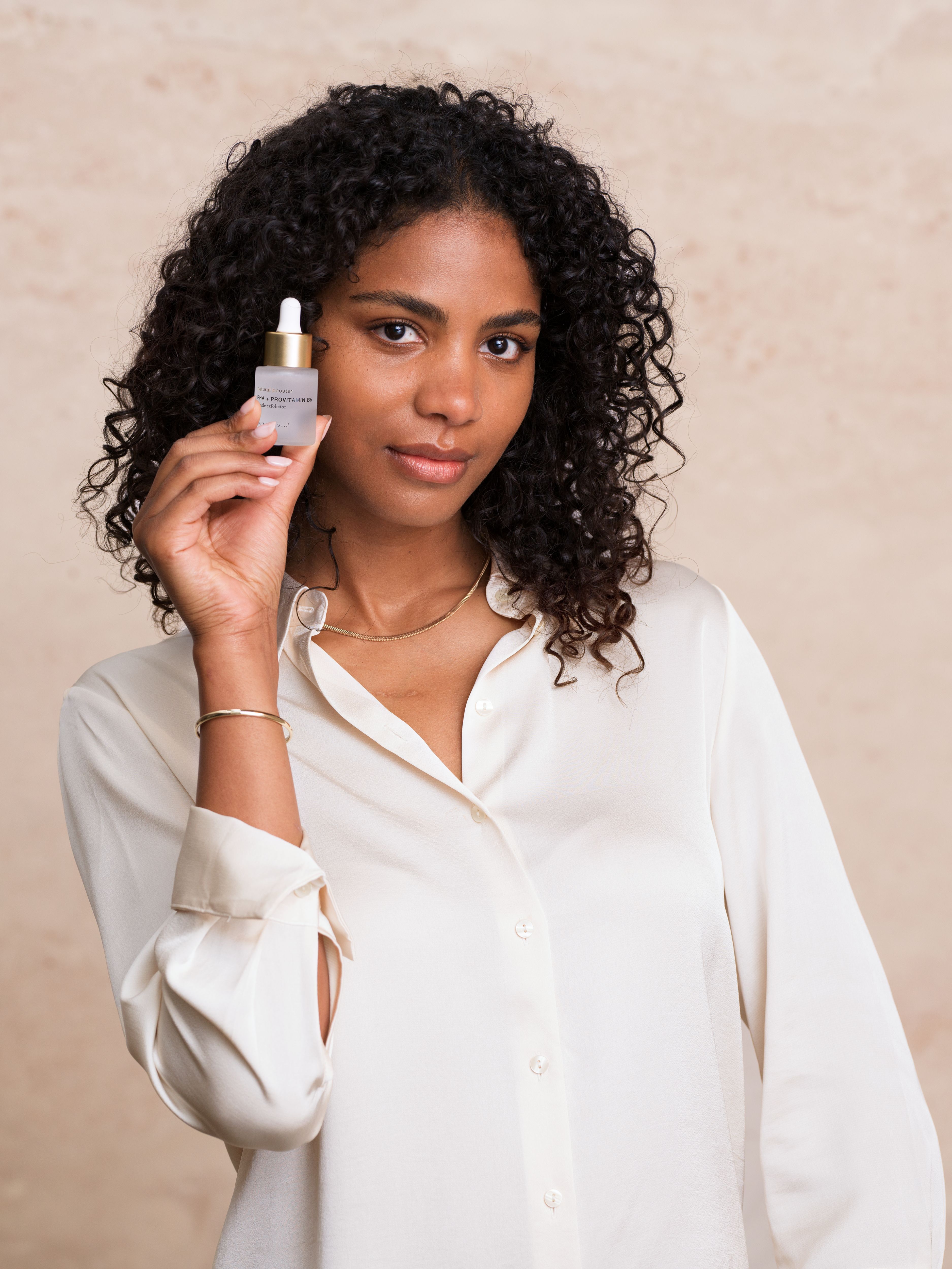 The Ritual of Namaste | natural booster | PHA+Provitamin B5 Studio with Model and Product