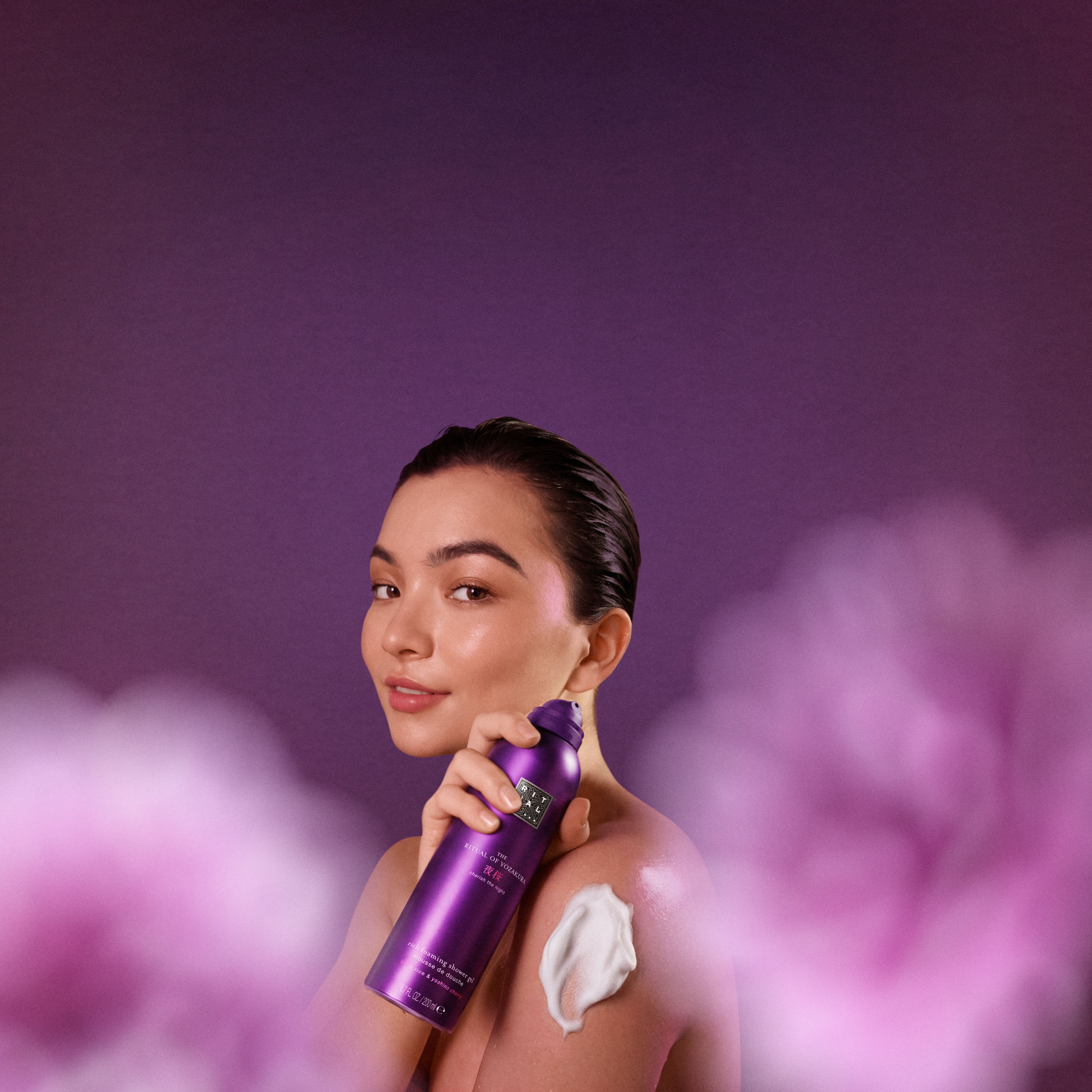The Ritual of Yozakura Foaming Shower Gel Lifestyle How to Use