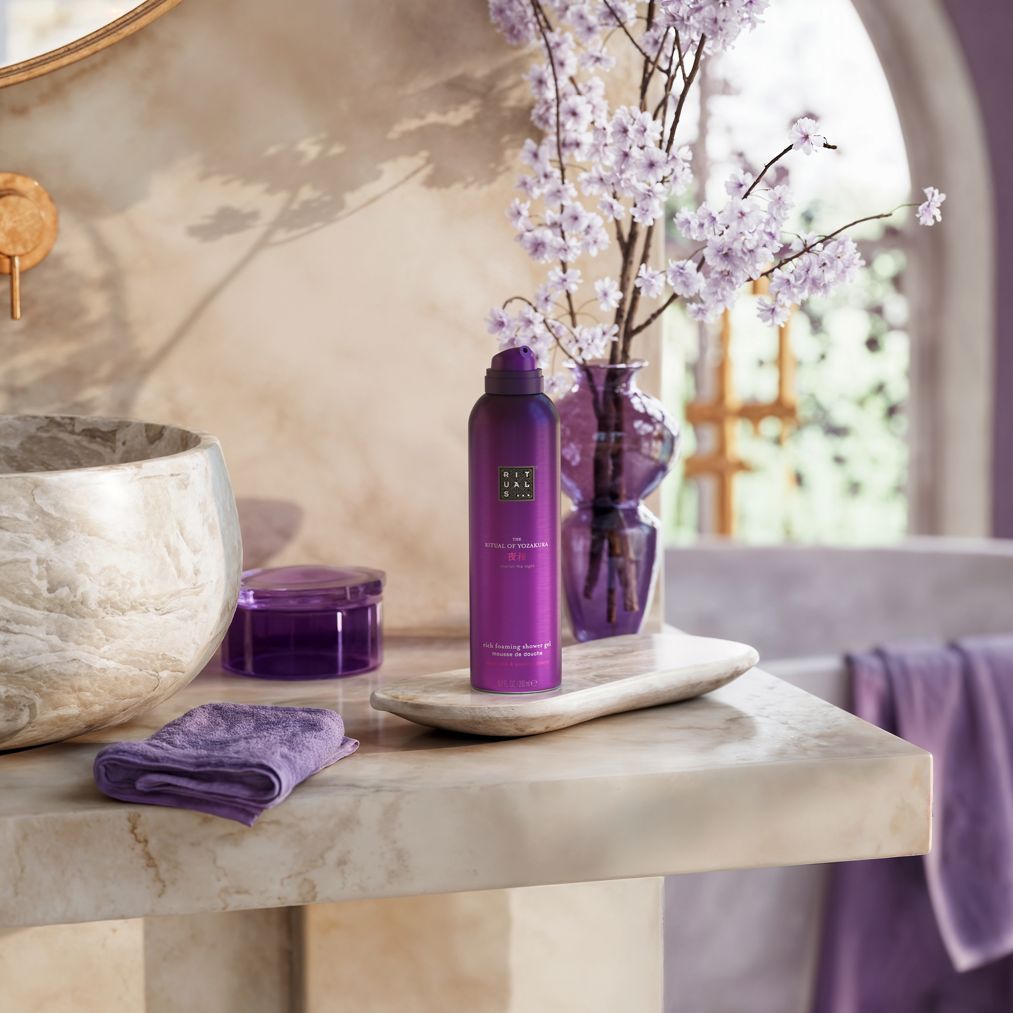 https://rituals.scene7.com/is/image/rituals/1117148-yo25001-yozakura-shower-gel-200ml:Square?resMode=sharp2&wid=1013&hei=1013
