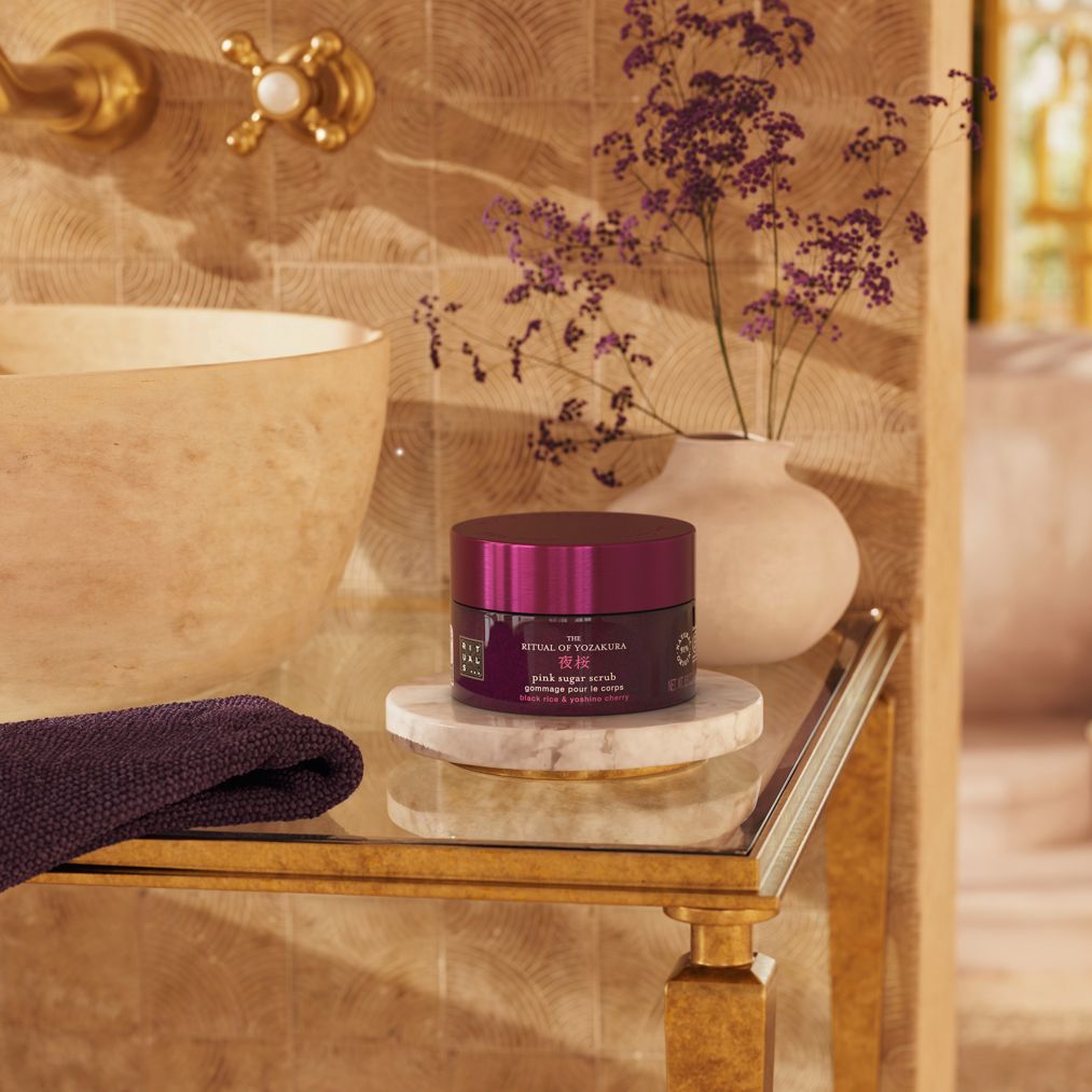 https://rituals.scene7.com/is/image/rituals/1117152-yo25001-yozakura-body-scrub-250g:Square?resMode=sharp2&wid=1013&hei=1013