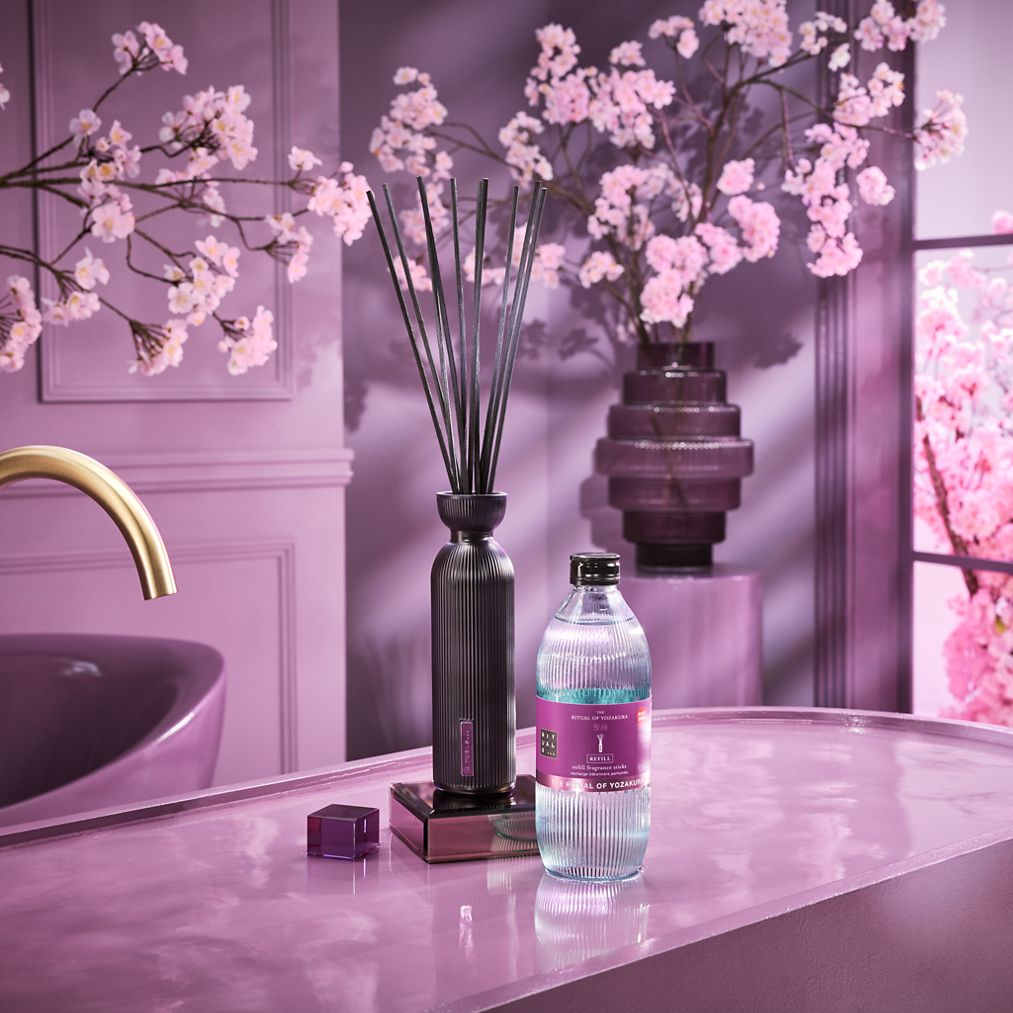 https://rituals.scene7.com/is/image/rituals/1117159-rituals-yo25012-yozakura-fragrance-refill-2025:Square?resMode=sharp2&wid=1013&hei=1013