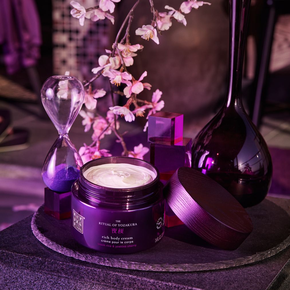 https://rituals.scene7.com/is/image/rituals/1117218-rituals-yo24022-yozakura-2024-body-cream:Square?resMode=sharp2&wid=1013&hei=1013