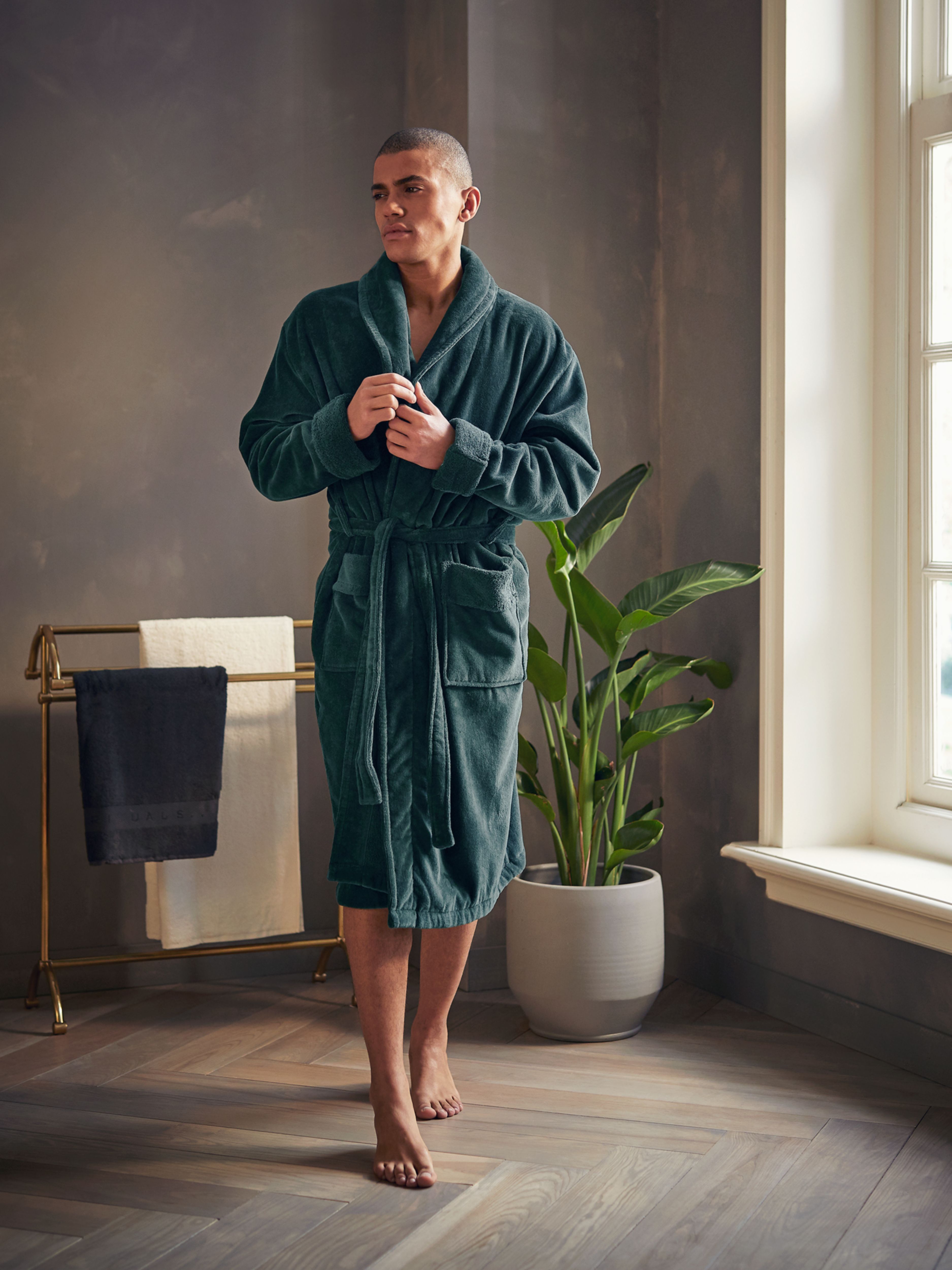 Super Smooth Cotton Bathrobe Men Petrol L Lifestyle with Model and Packshot