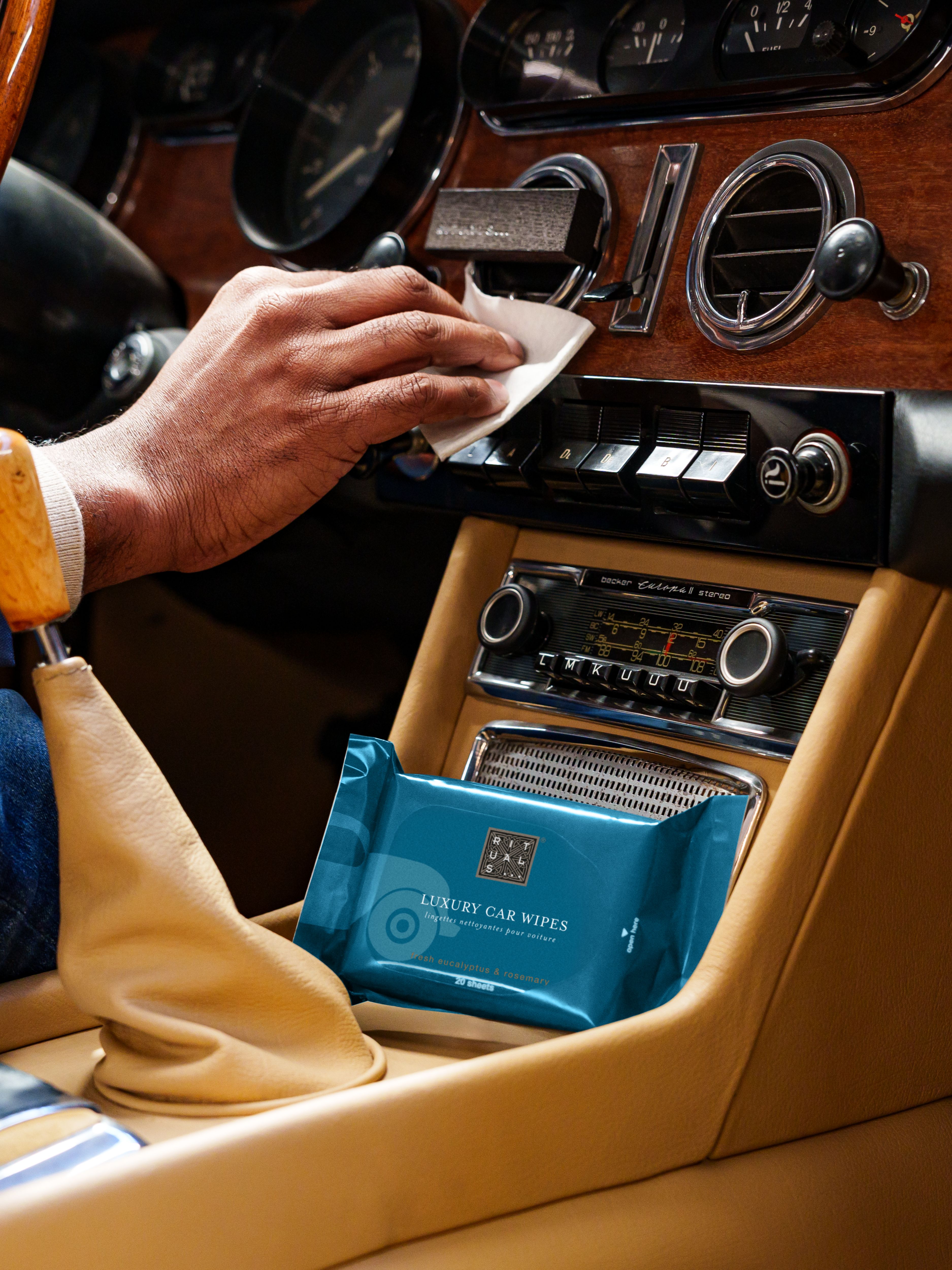The Ritual of Hammam Car Wipes Lifestyle with Product