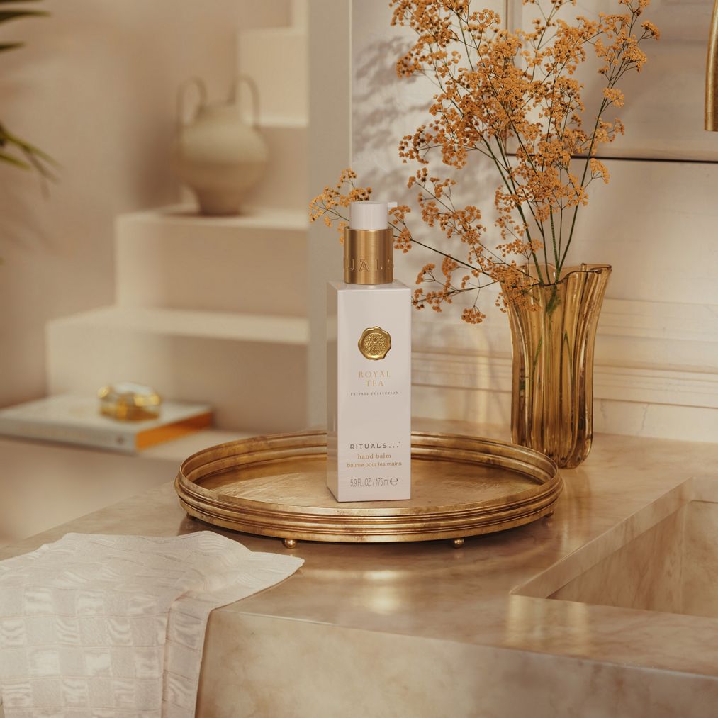 https://rituals.scene7.com/is/image/rituals/1118385-rt24001-royal-tea-kitchen-hand-balm-175ml:Square?resMode=sharp2&wid=1013&hei=1013