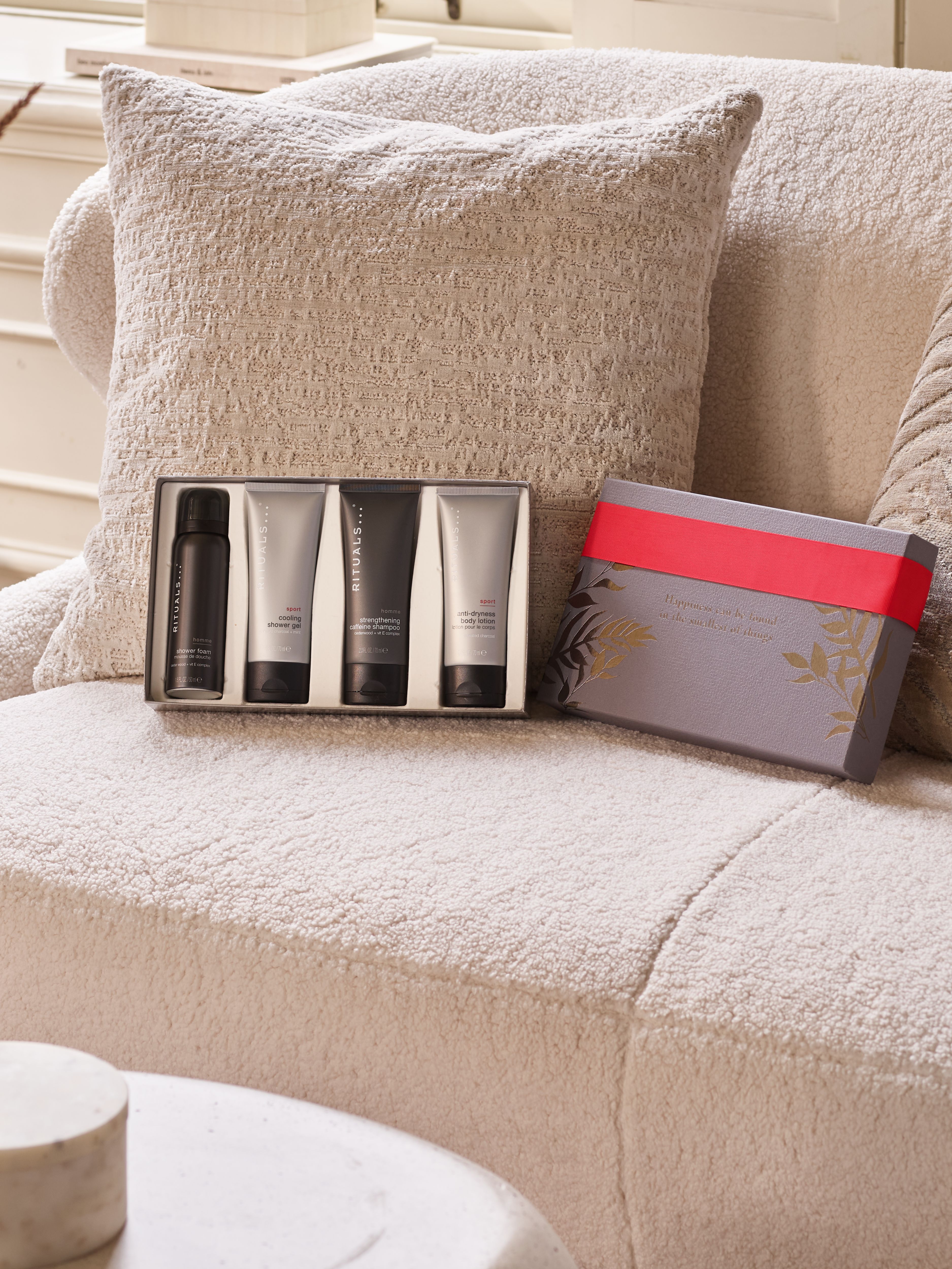 Rituals Homme - Small Gift Set 2024 Lifestyle with Open Pack