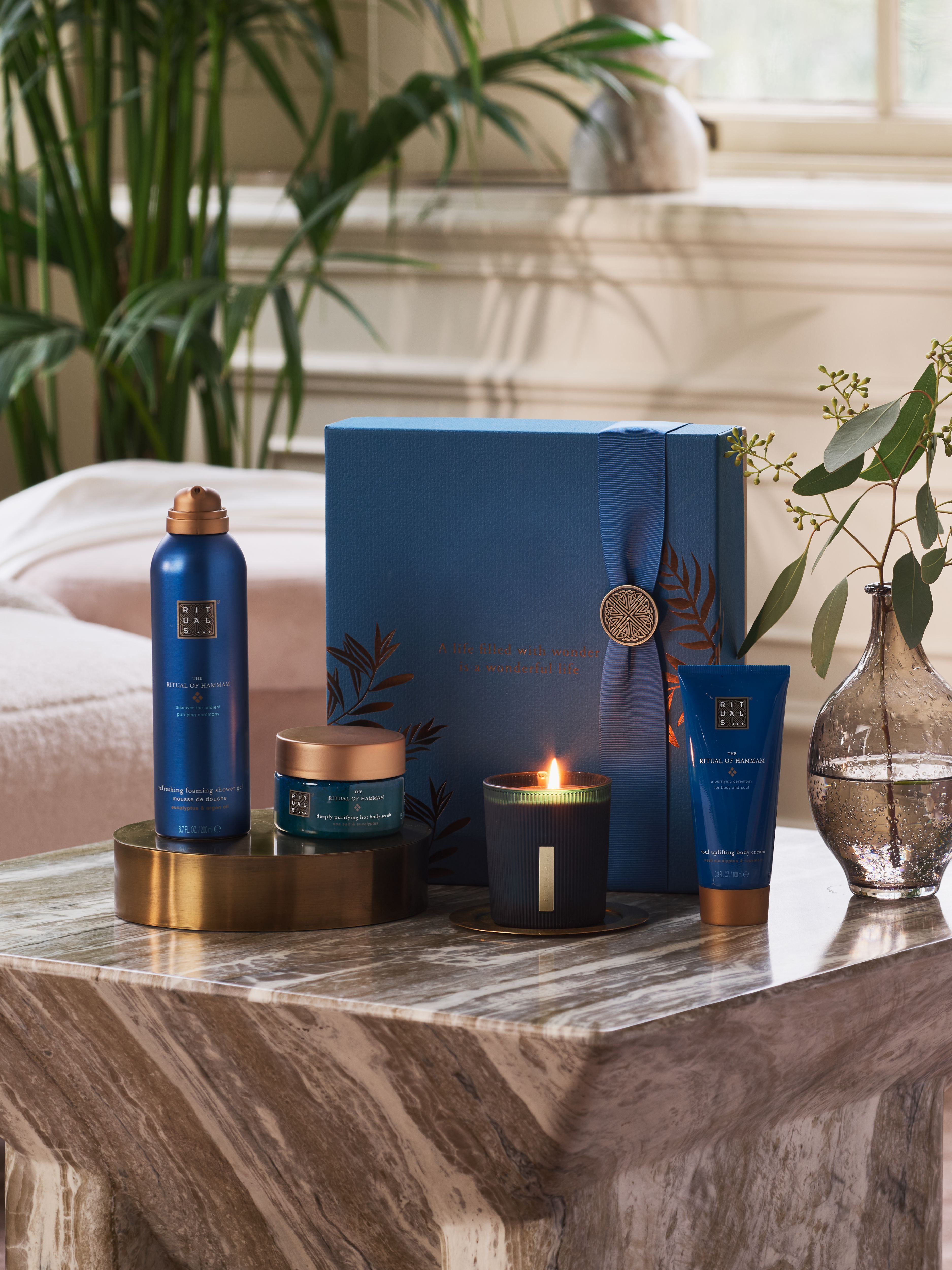 The Ritual of Hammam - Medium Gift Set 2024 Lifestyle with Closed Pack