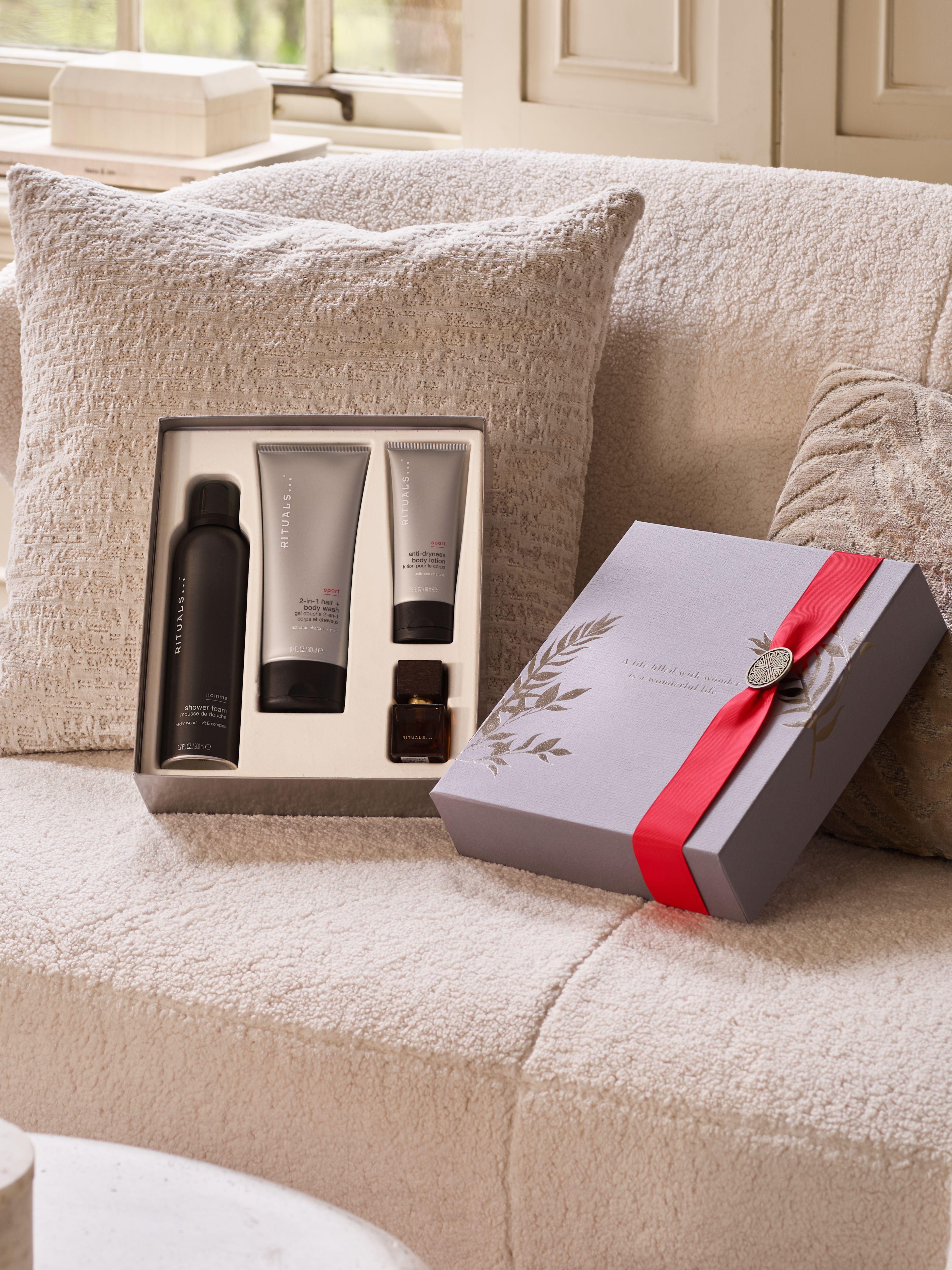 Rituals Homme - Medium Gift Set 2024 Lifestyle with Open Pack