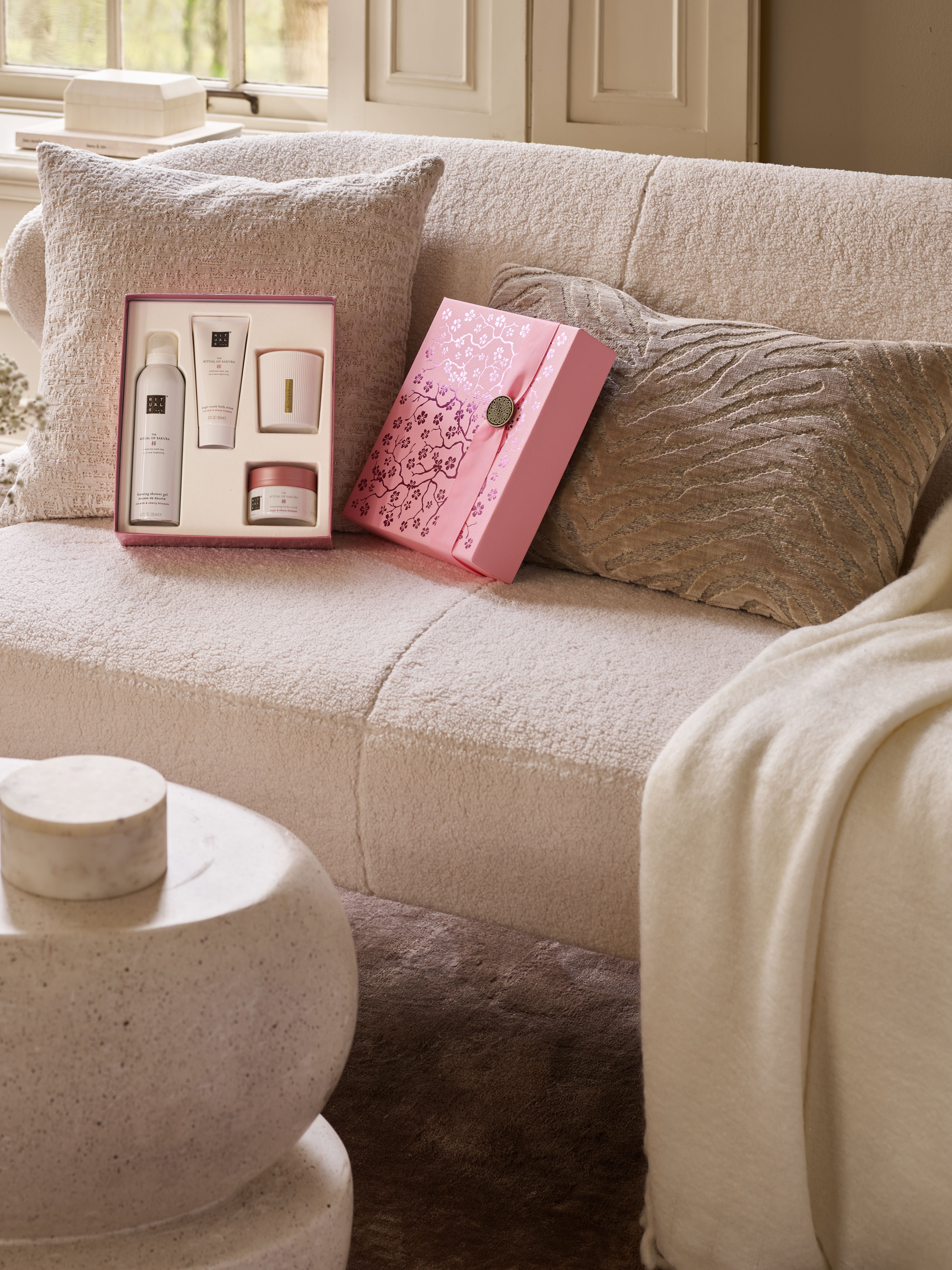 The Ritual of Sakura - Medium Gift Set 2024 Lifestyle with Open Pack