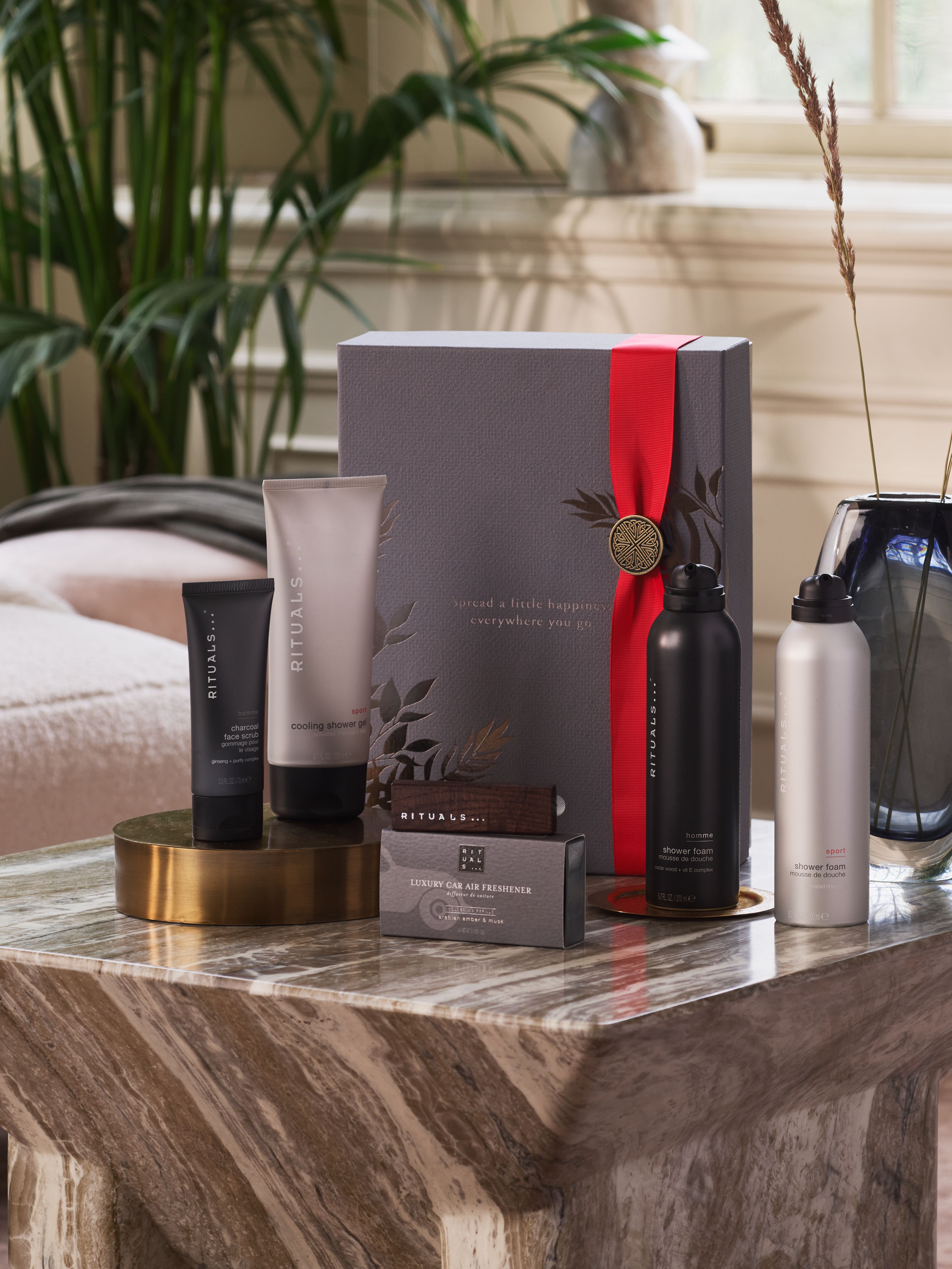 Rituals Homme - Large Gift Set 2024 Lifestyle with Closed Pack