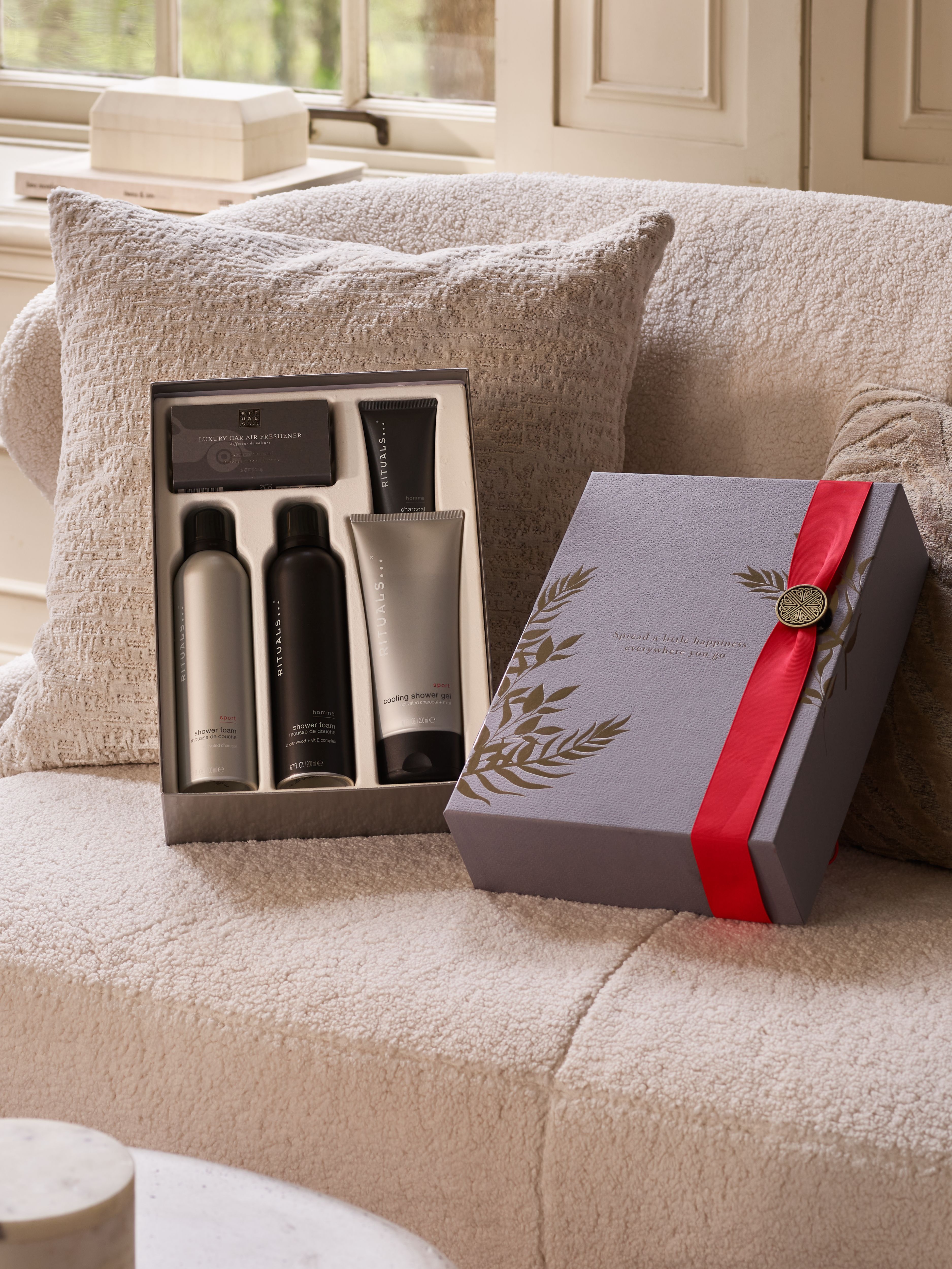 Rituals Homme - Large Gift Set 2024 Lifestyle with Open Pack
