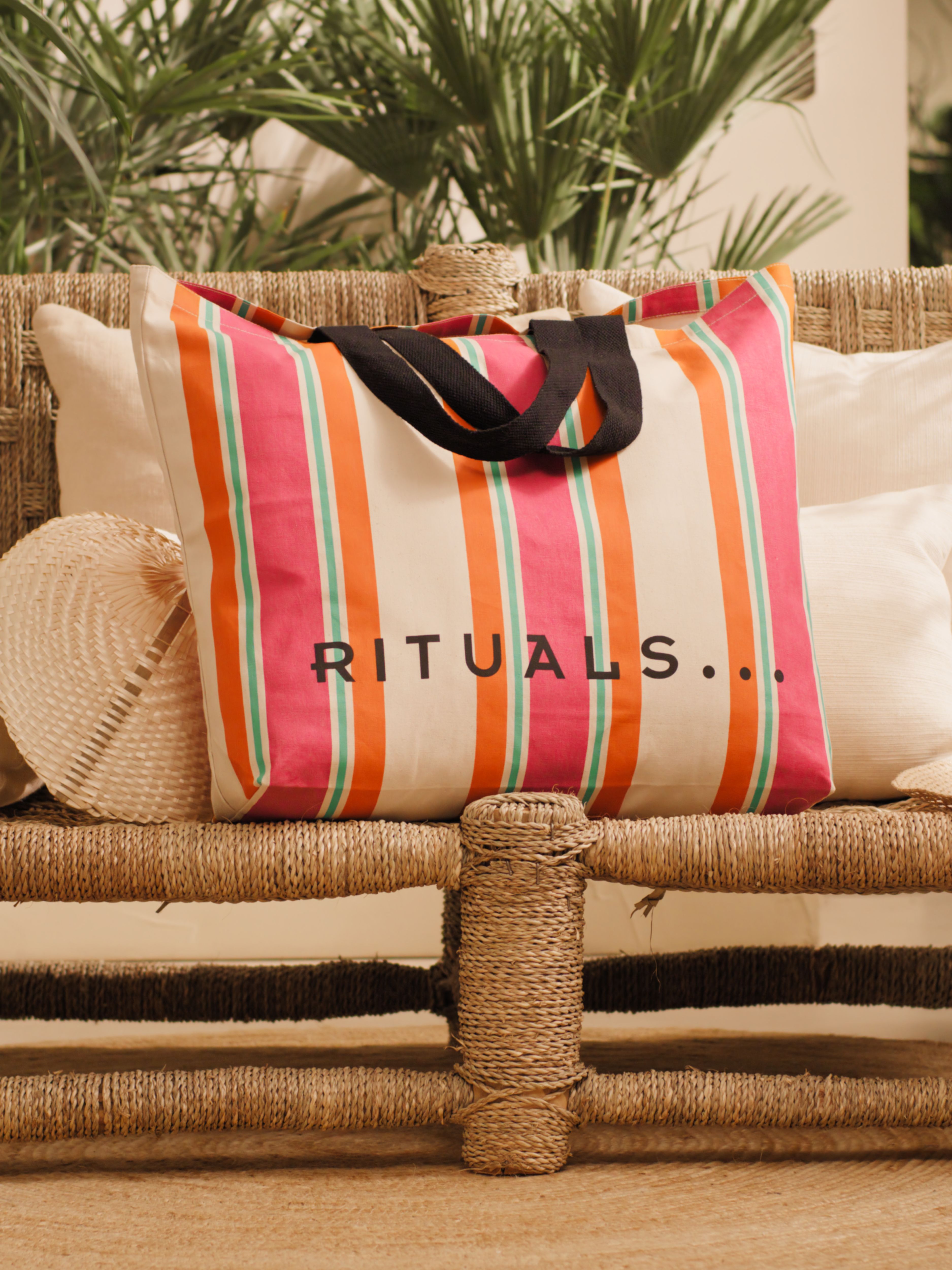 1119281-rituals-q225012-introlist-2025-beach-bag-gwp