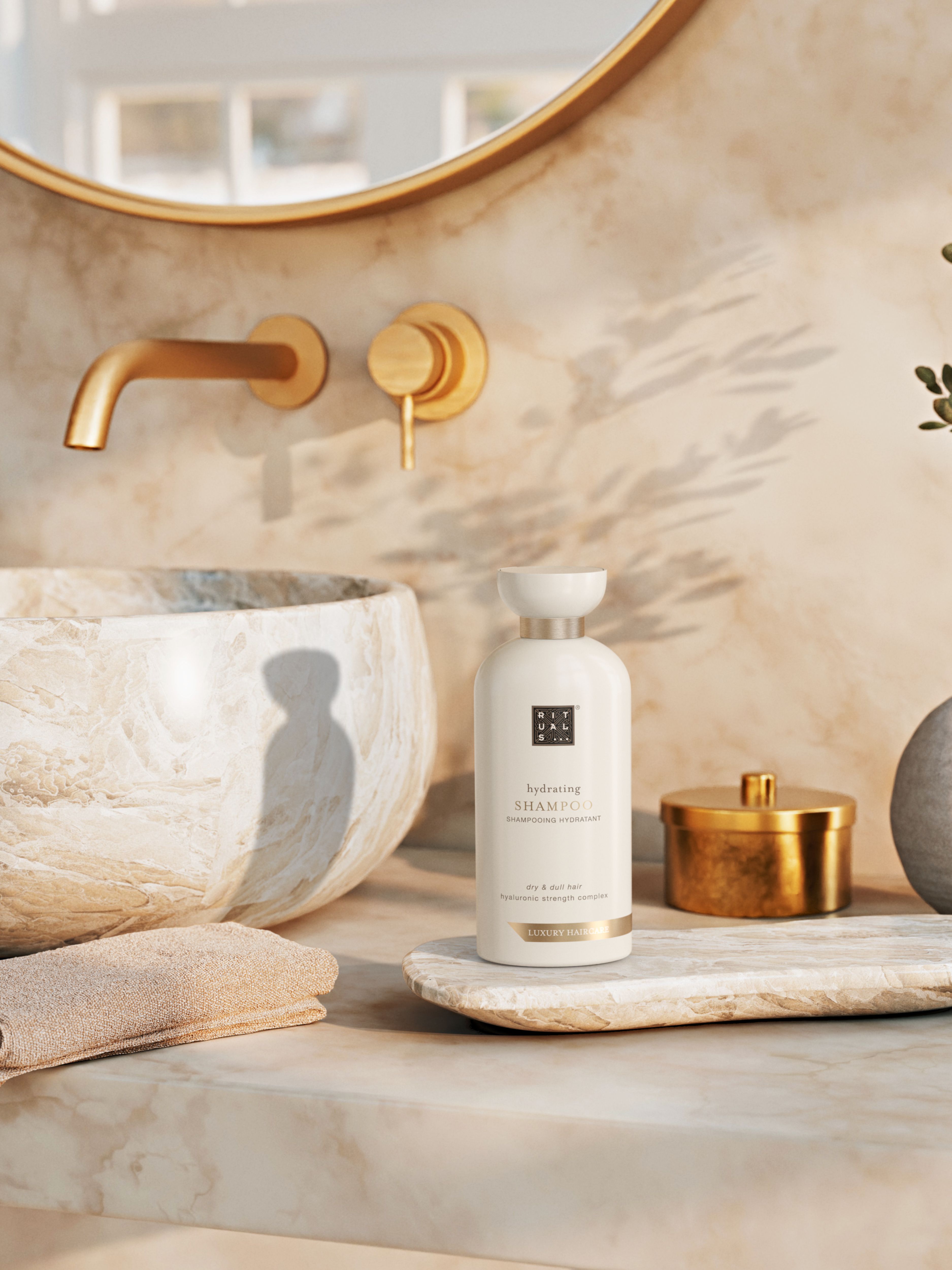 Hydrating Shampoo Lifestyle with Product