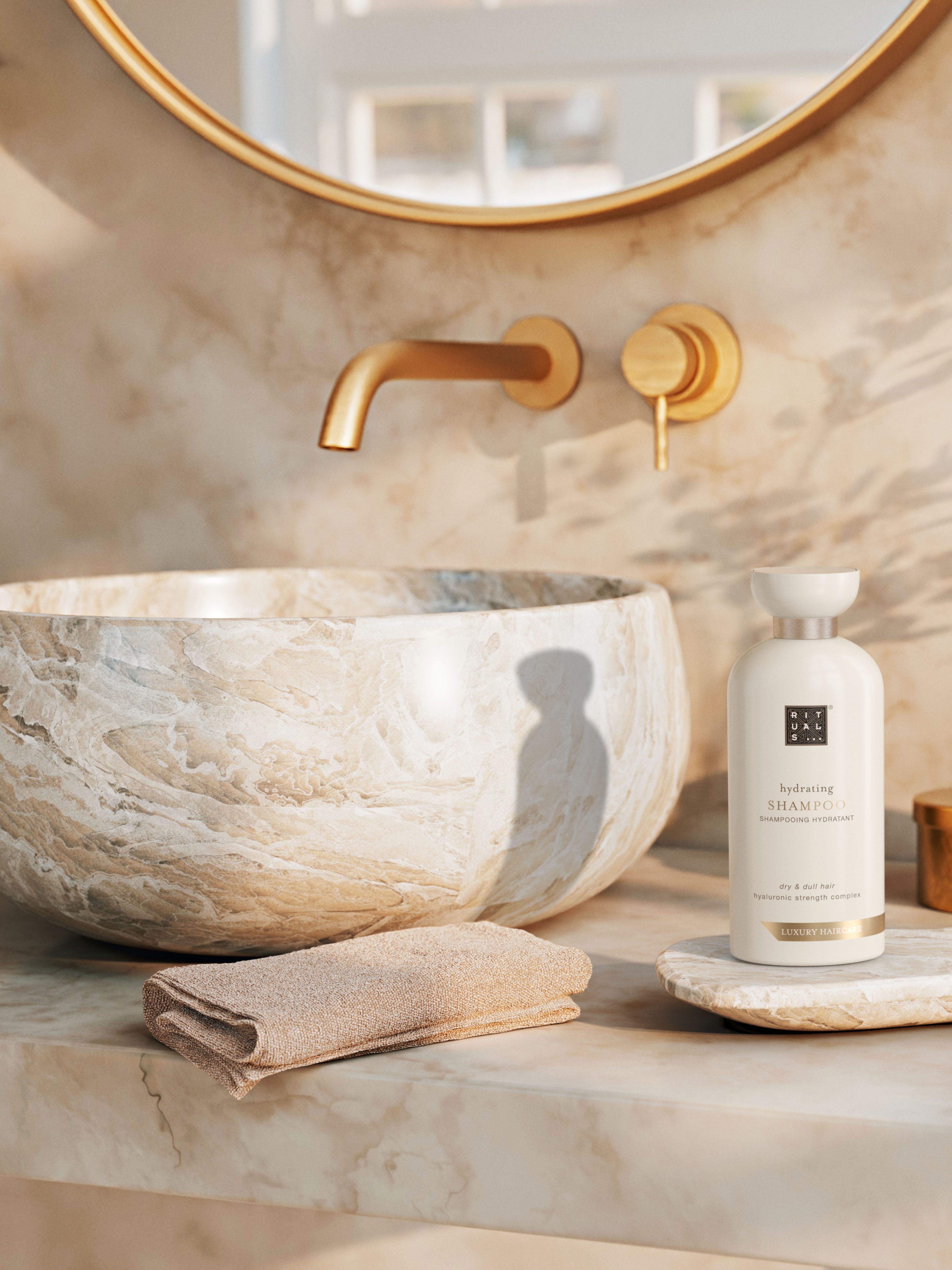 Hydrating Conditioner Lifestyle with Product