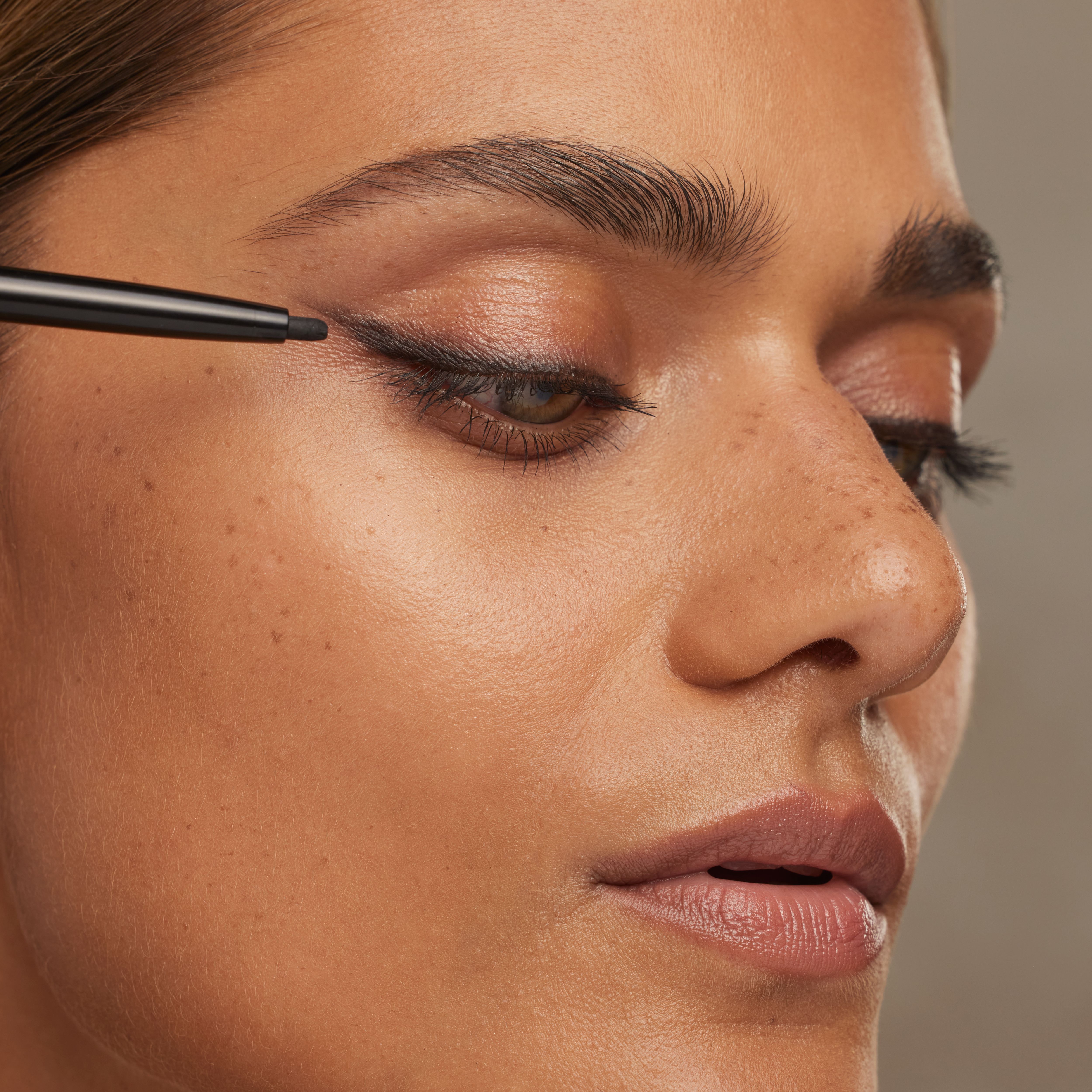 Miracle Eye Pencil - Black Lifestyle How to Use