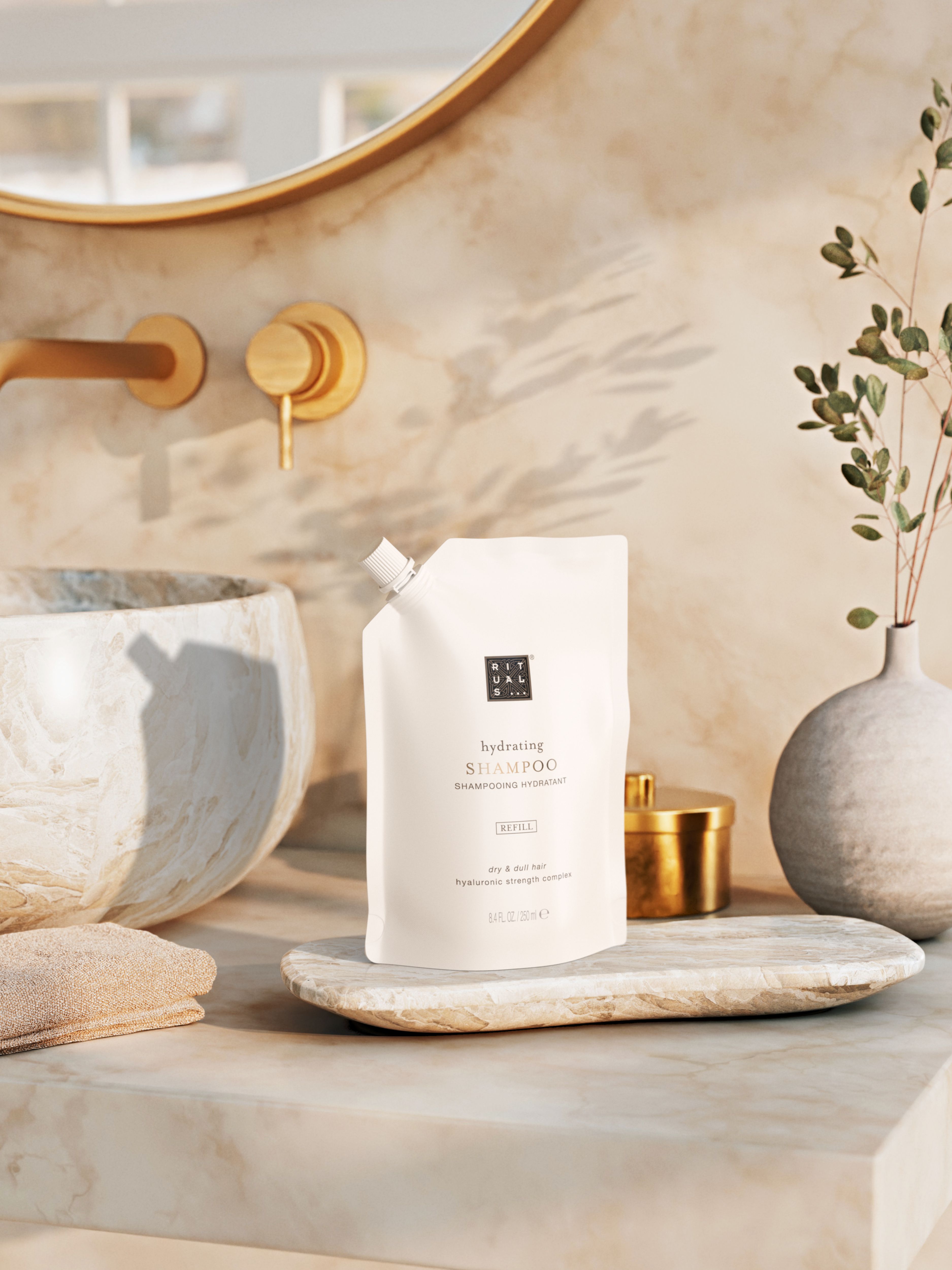 Hydrating Shampoo Refill Lifestyle with Product