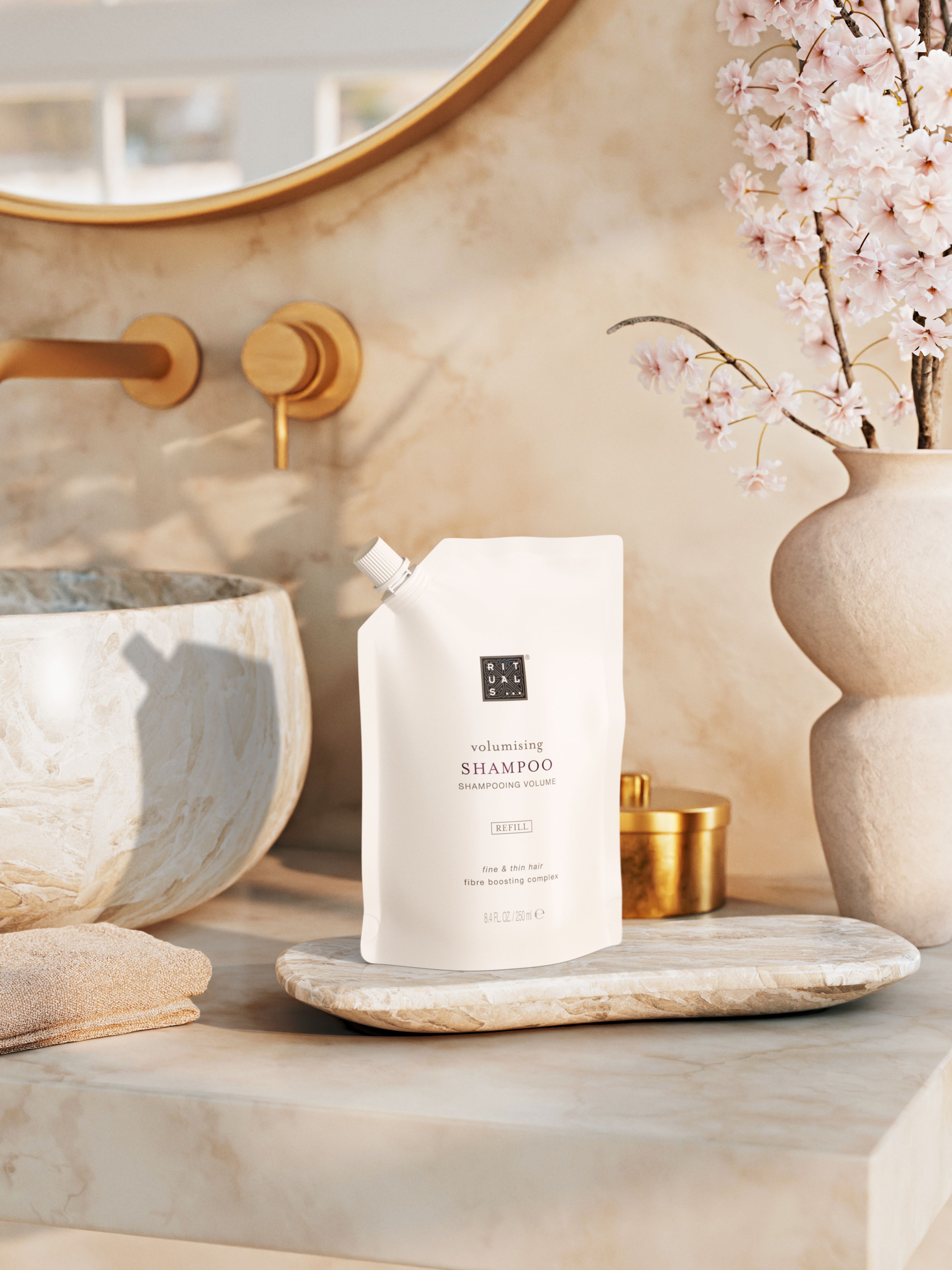 Volumising Shampoo Refill Lifestyle with Product