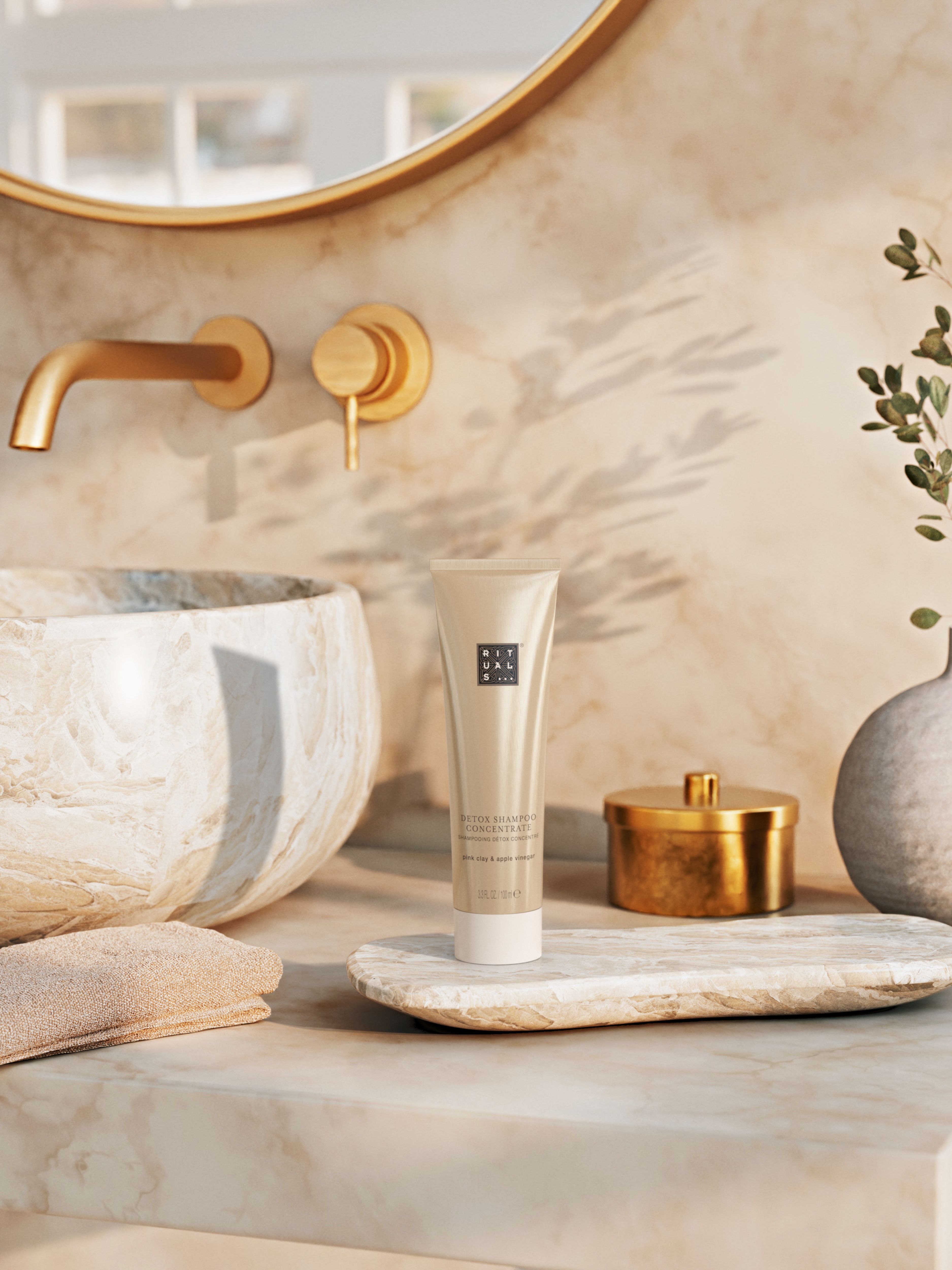 Detox Shampoo Concentrate Lifestyle with Product