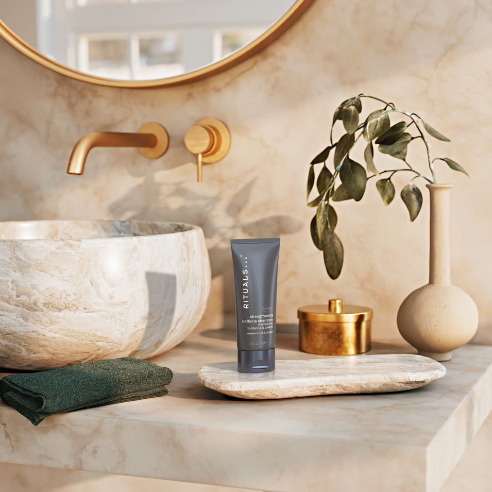 https://rituals.scene7.com/is/image/rituals/1119774-ho25001-homme-caffeine-shampoo-70ml:Square?resMode=sharp2&wid=1013&hei=1013