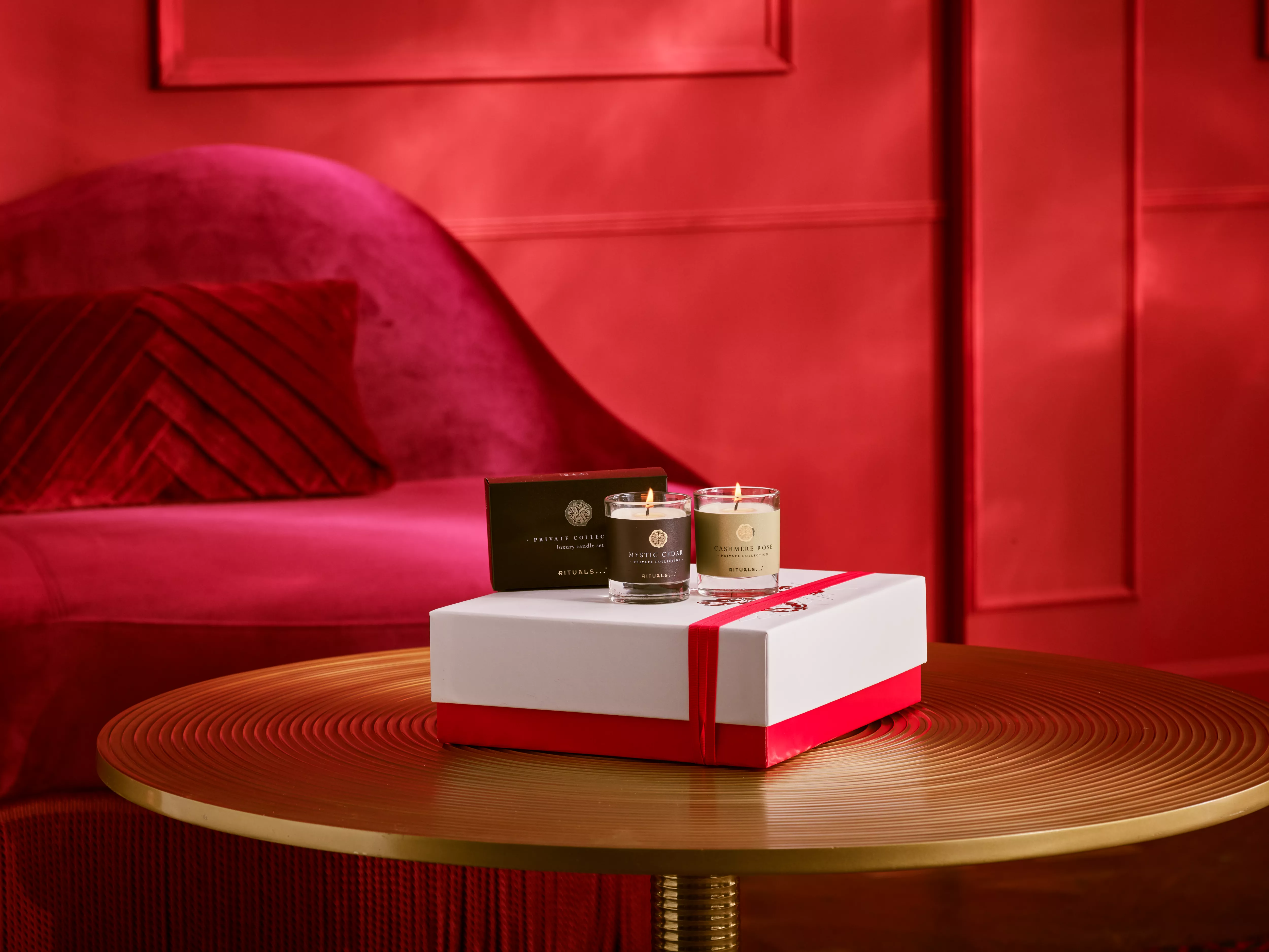 1119995-rituals-mm25112-a-christmas-gwp-candle-set-desktop