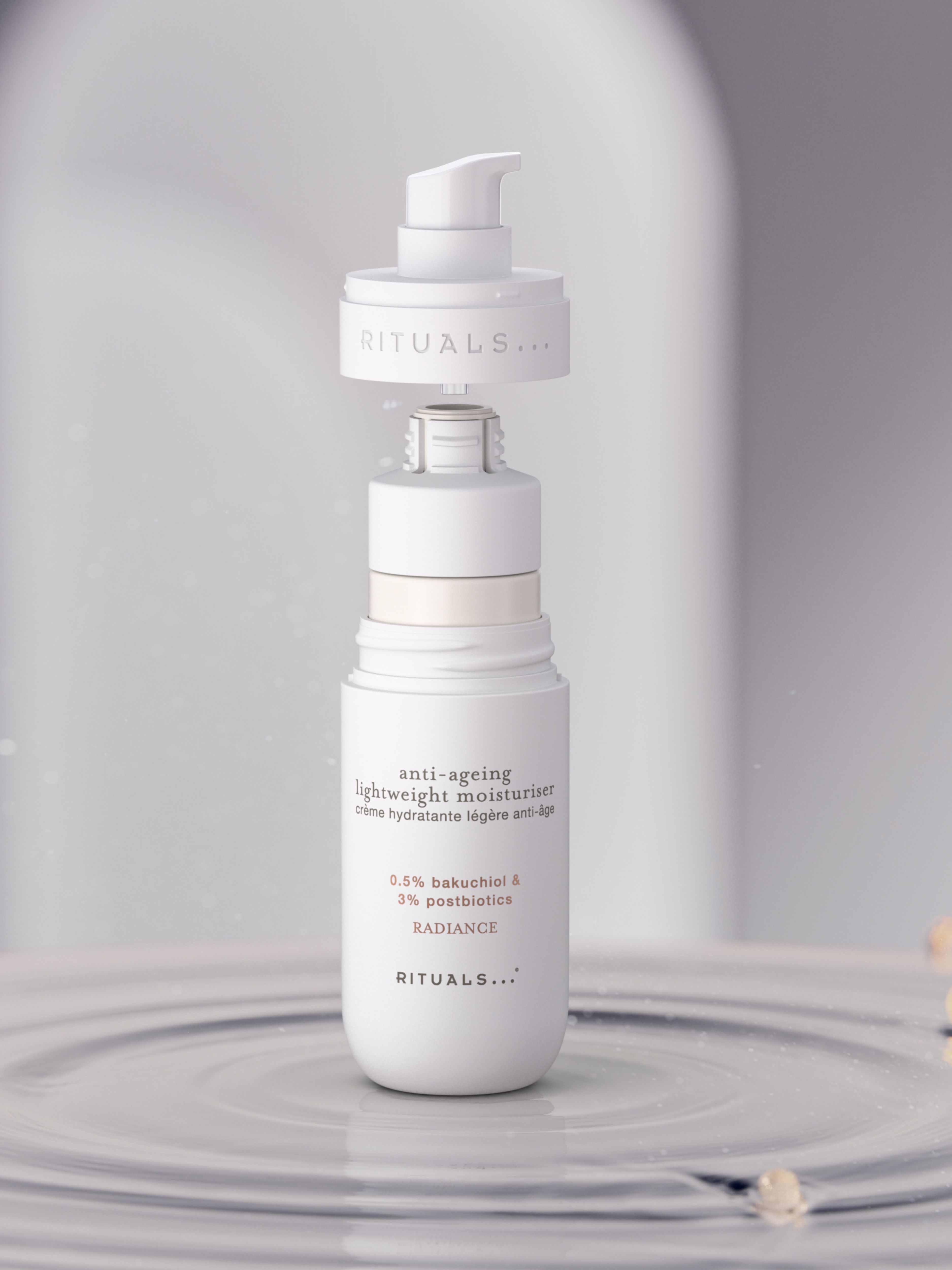 Anti-Ageing Lightweight Moisturiser Refill Lifestyle with Product