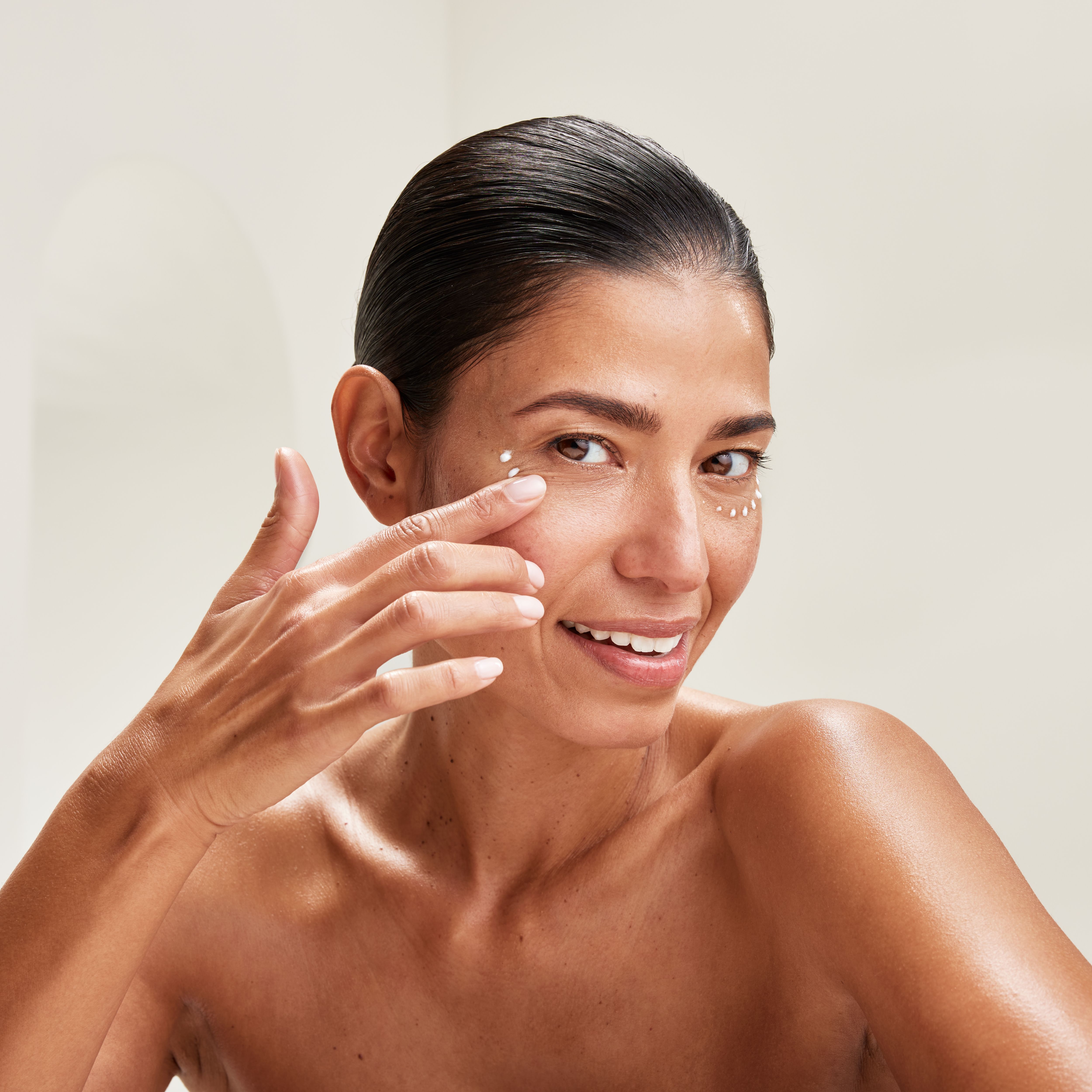 Multifective Eye Cream Lifestyle How to Use
