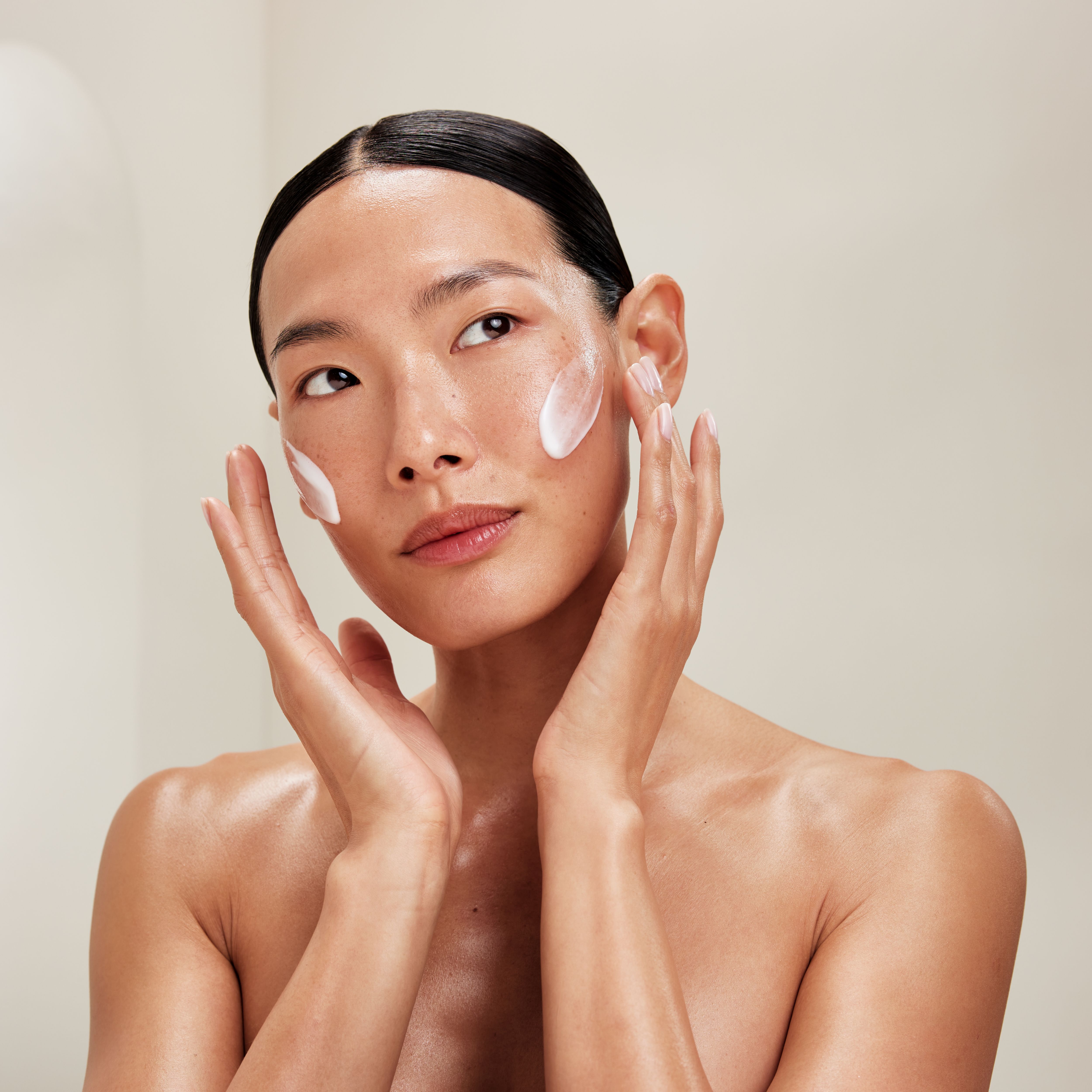 Anti-Ageing Lightweight Moisturiser Lifestyle How to Use