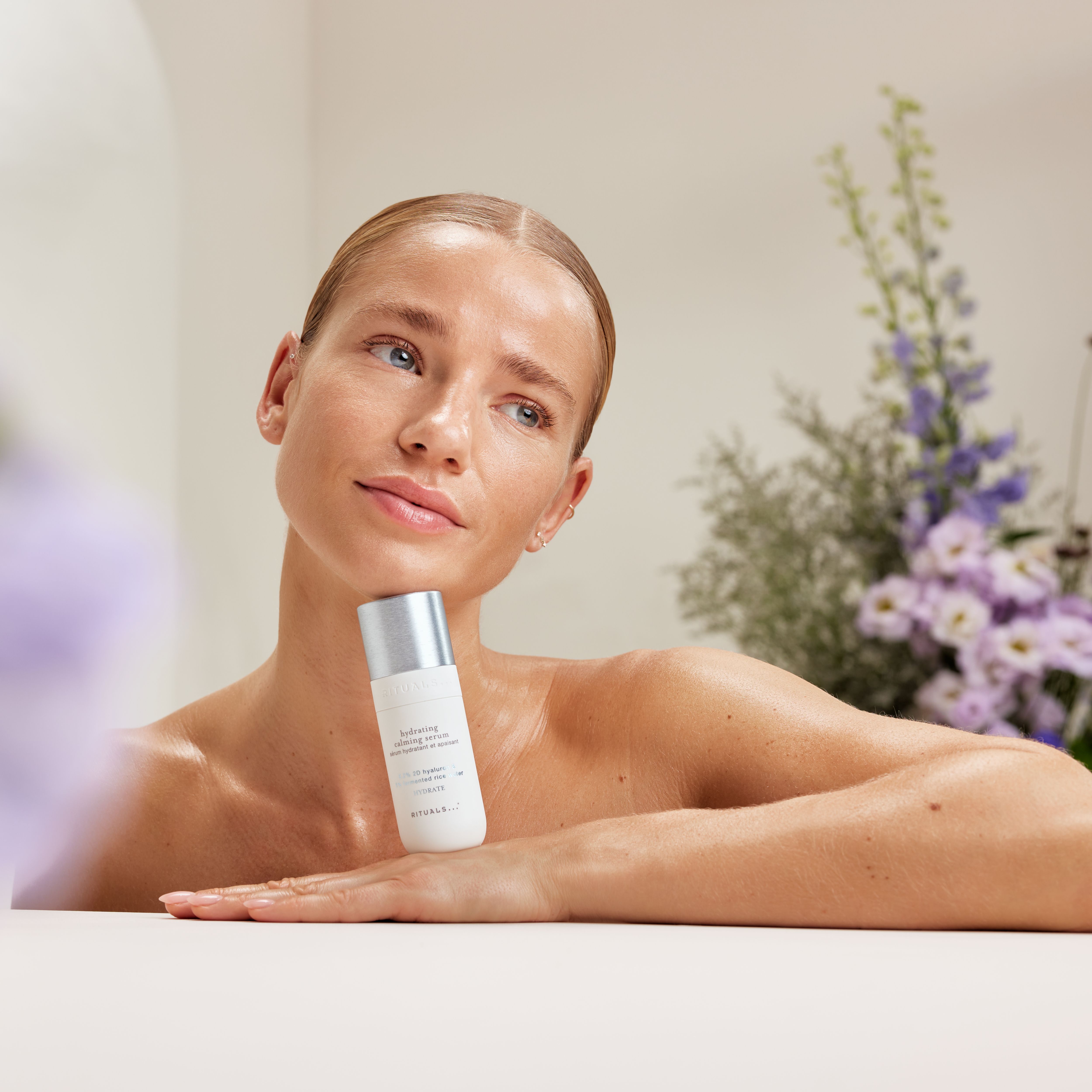 Hydrating Calming Serum Lifestyle with Model and Packshot