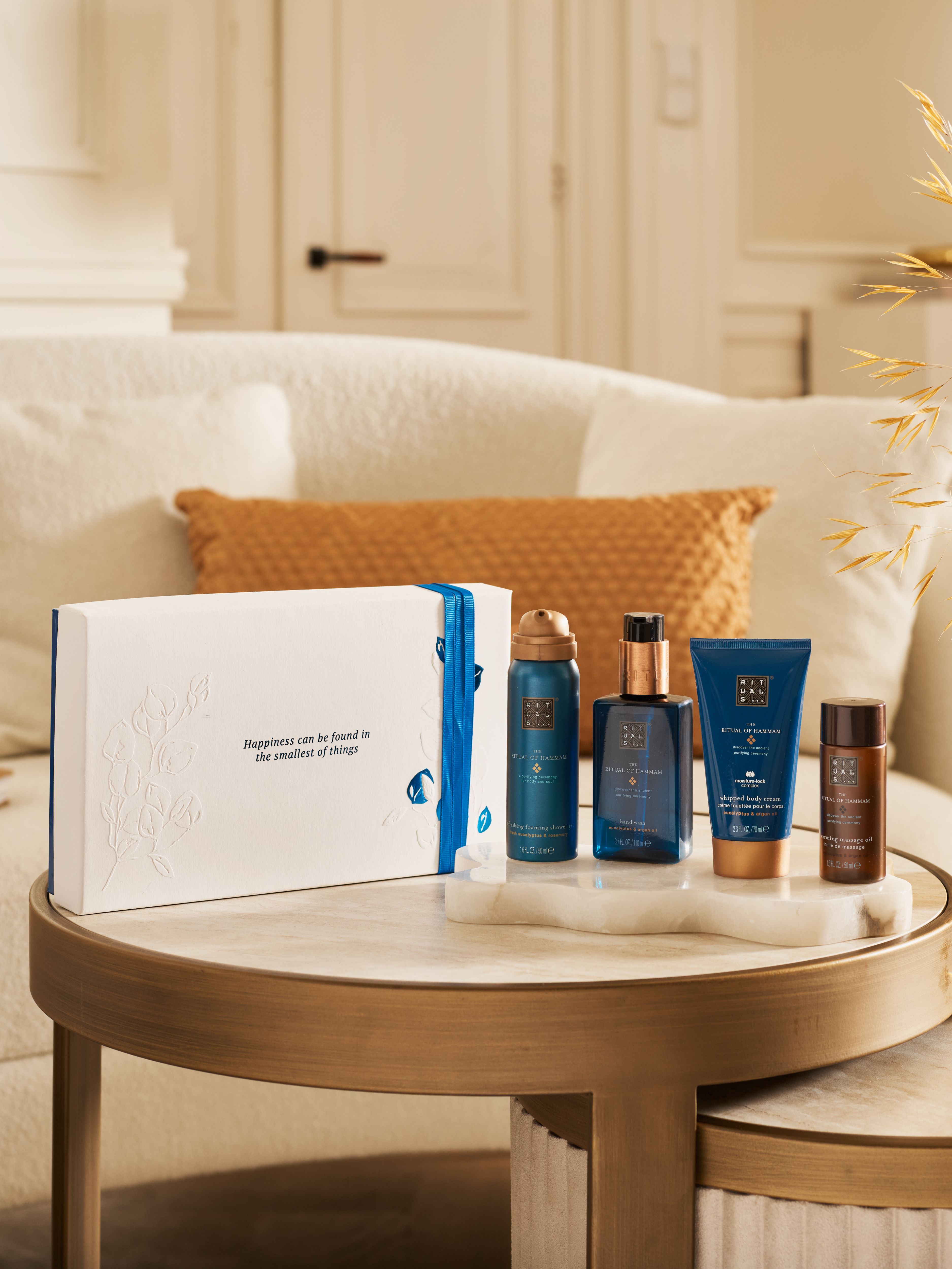 The Ritual of Hammam - Small Gift Set 2025 Lifestyle with Closed Pack